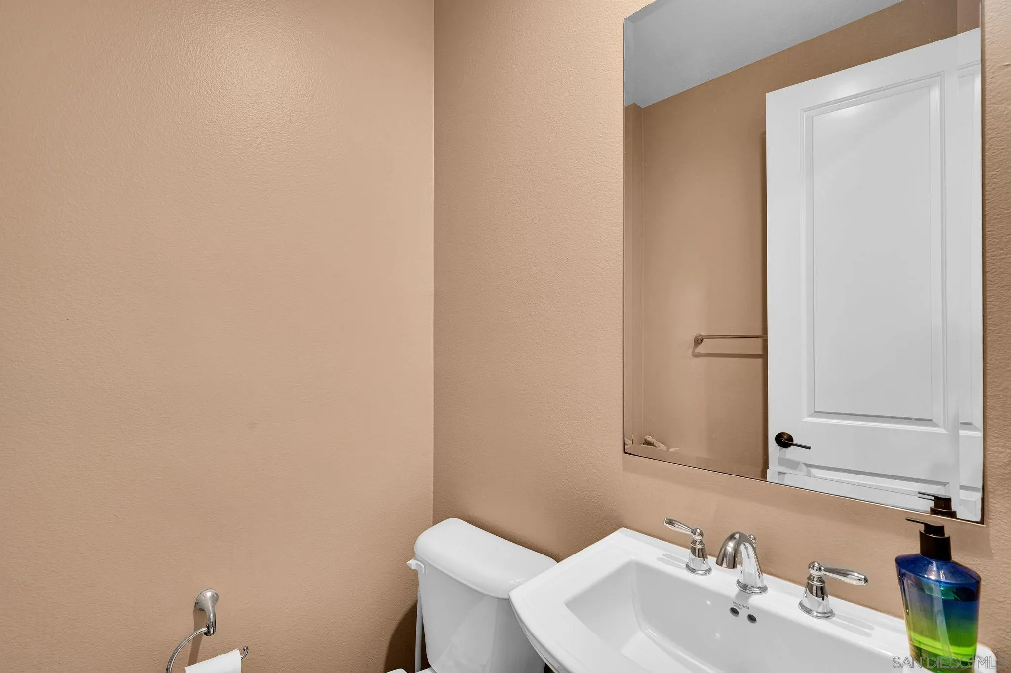 https://cdn.realtyfeed.com/cdn/127/260022003/065940619a50d1e64ec591e5881bd545.webp
