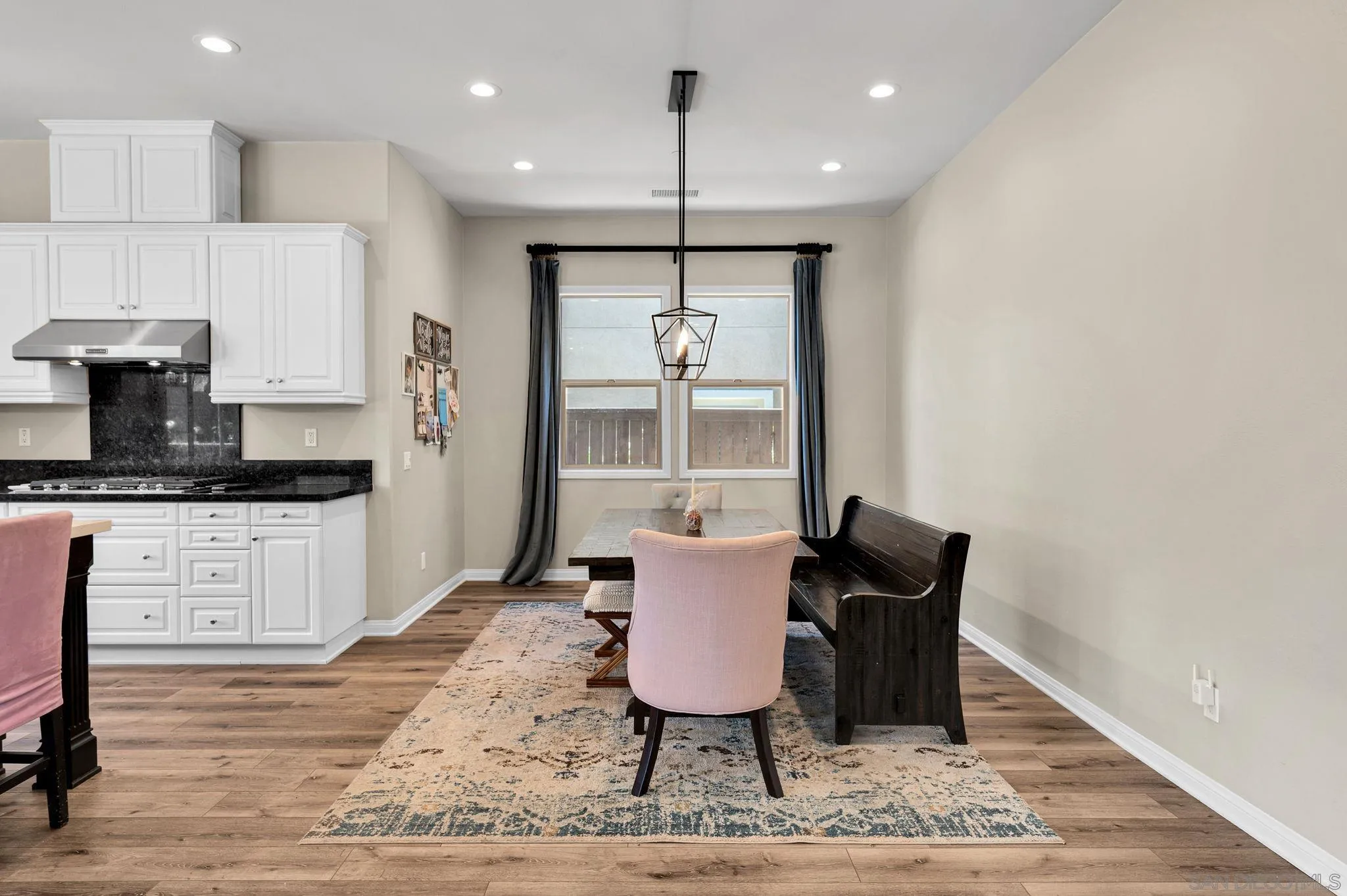 https://cdn.realtyfeed.com/cdn/127/260022003/1a06cb207935db0a9e1b516f37491d5b.webp