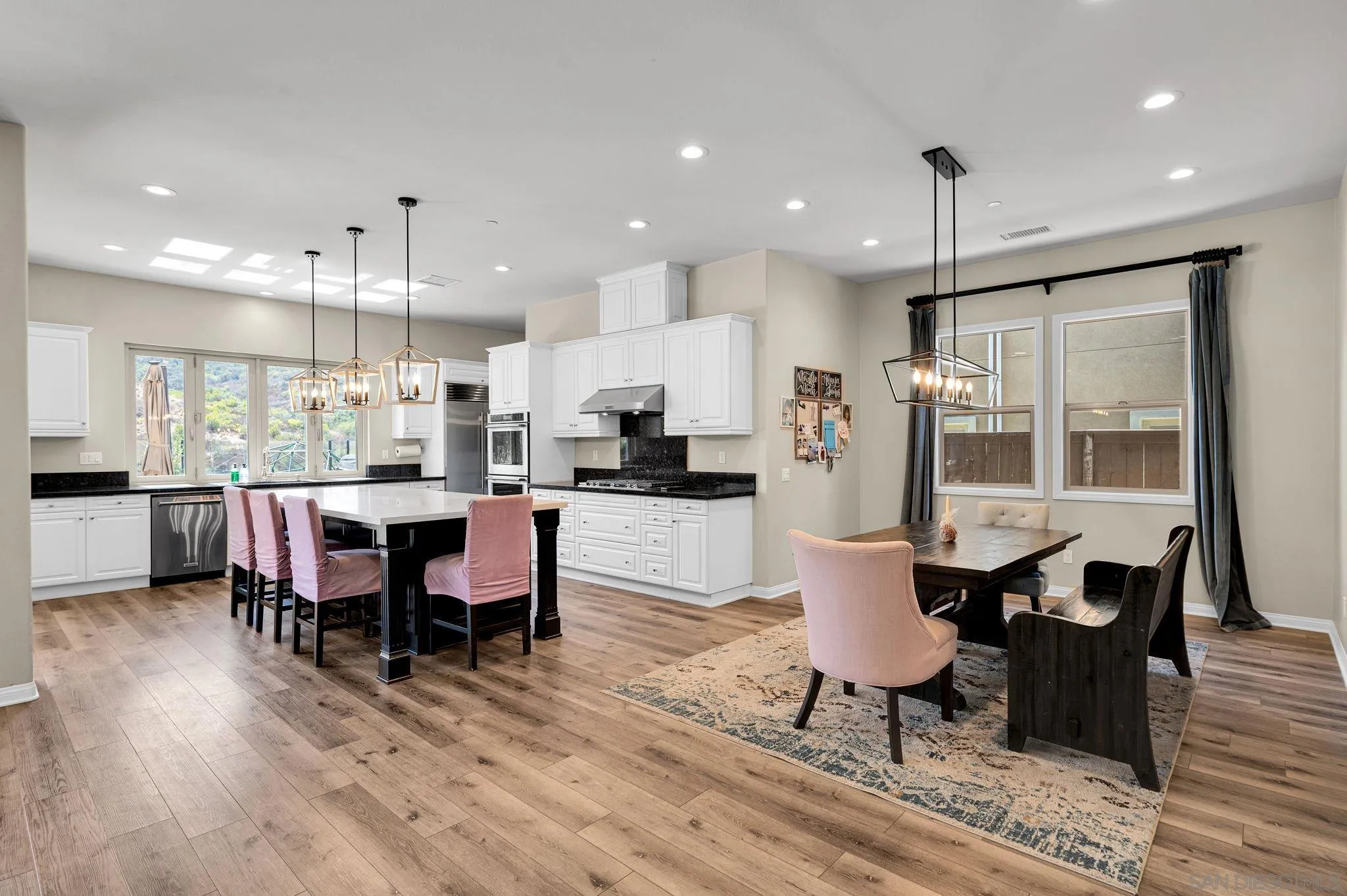 https://cdn.realtyfeed.com/cdn/127/260022003/1defccb964be5b02cce1de9d73c471ce.webp