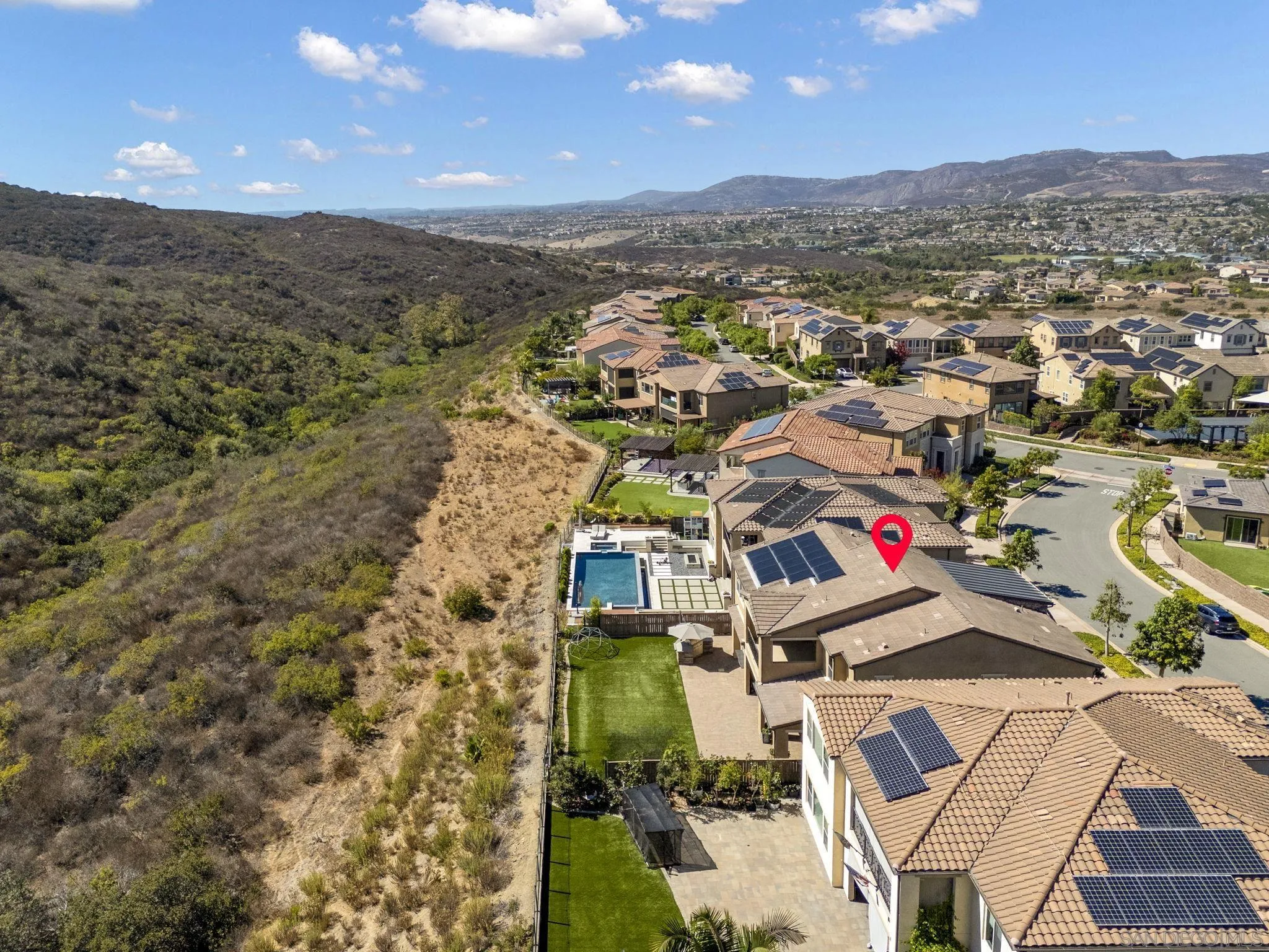 https://cdn.realtyfeed.com/cdn/127/260022003/297371d8bbb901e780fc70d939964e7a.webp