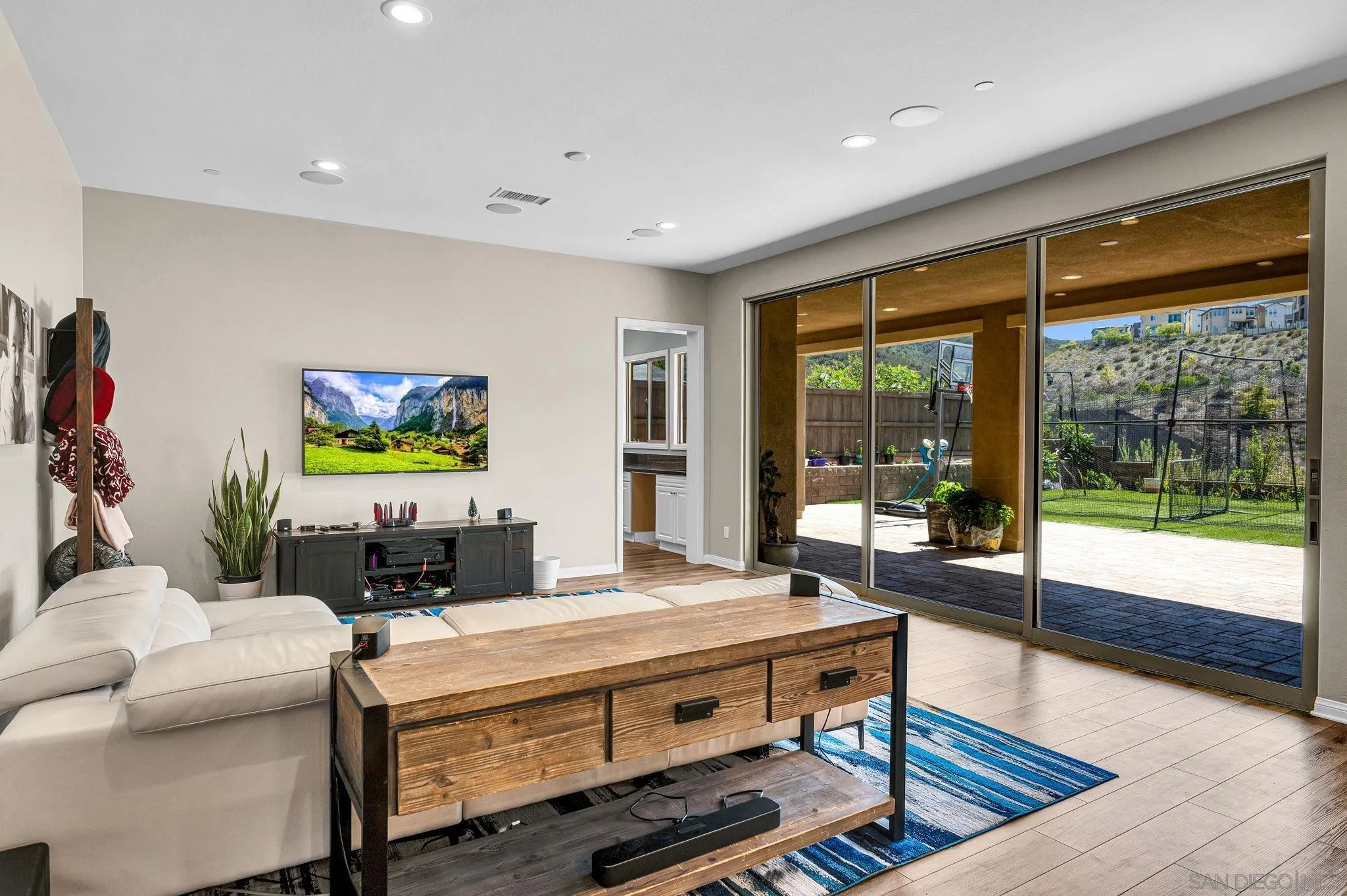 https://cdn.realtyfeed.com/cdn/127/260022003/62c14d90af8f4bbef20e0ce292f7e75a.webp