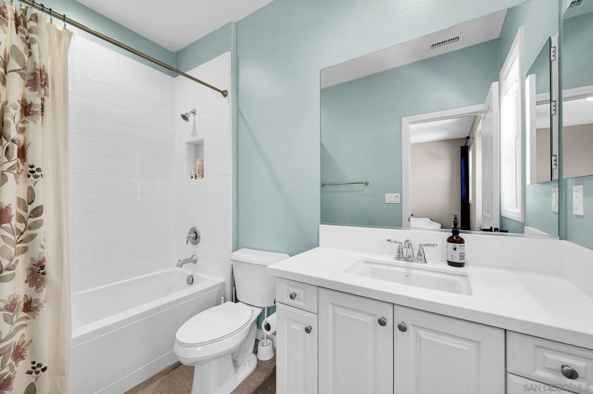 https://cdn.realtyfeed.com/cdn/127/260022003/7a8602f59338ae46bab39971b78be843.webp