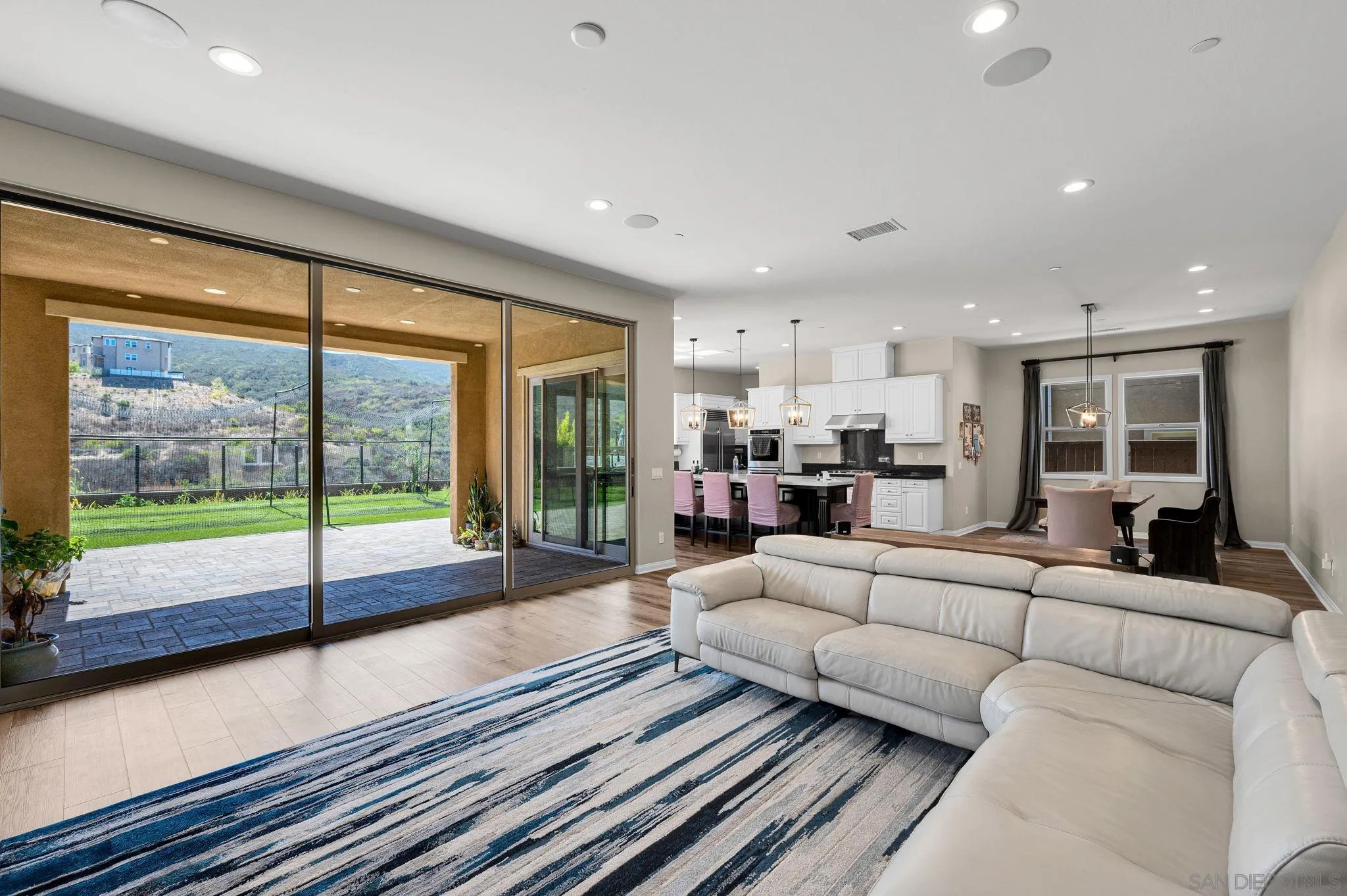 https://cdn.realtyfeed.com/cdn/127/260022003/9b4f076d36d3e75fcd7af972bc03ce13.webp