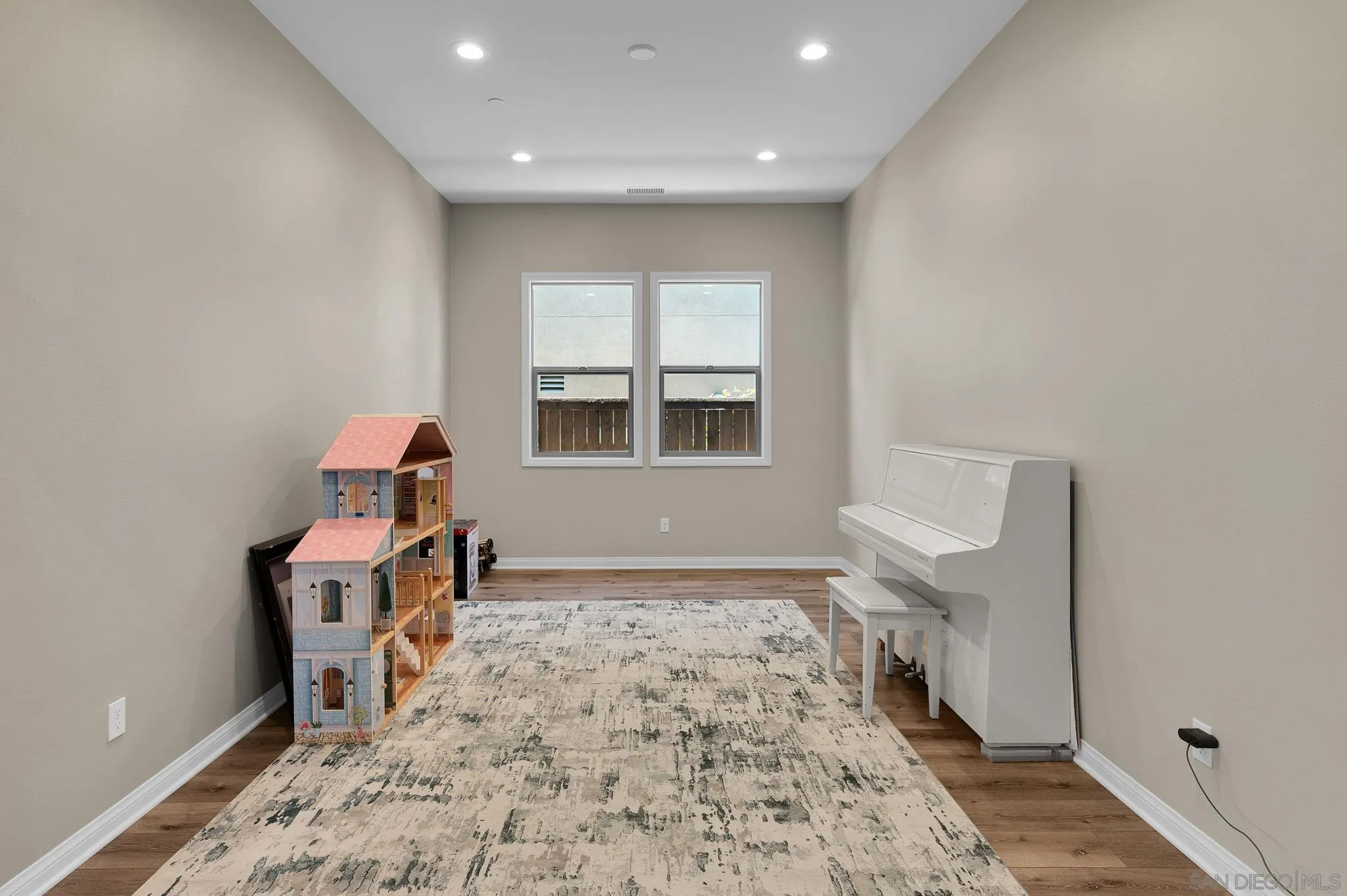 https://cdn.realtyfeed.com/cdn/127/260022003/9fc28414b860283a886f1d468ab20da6.webp