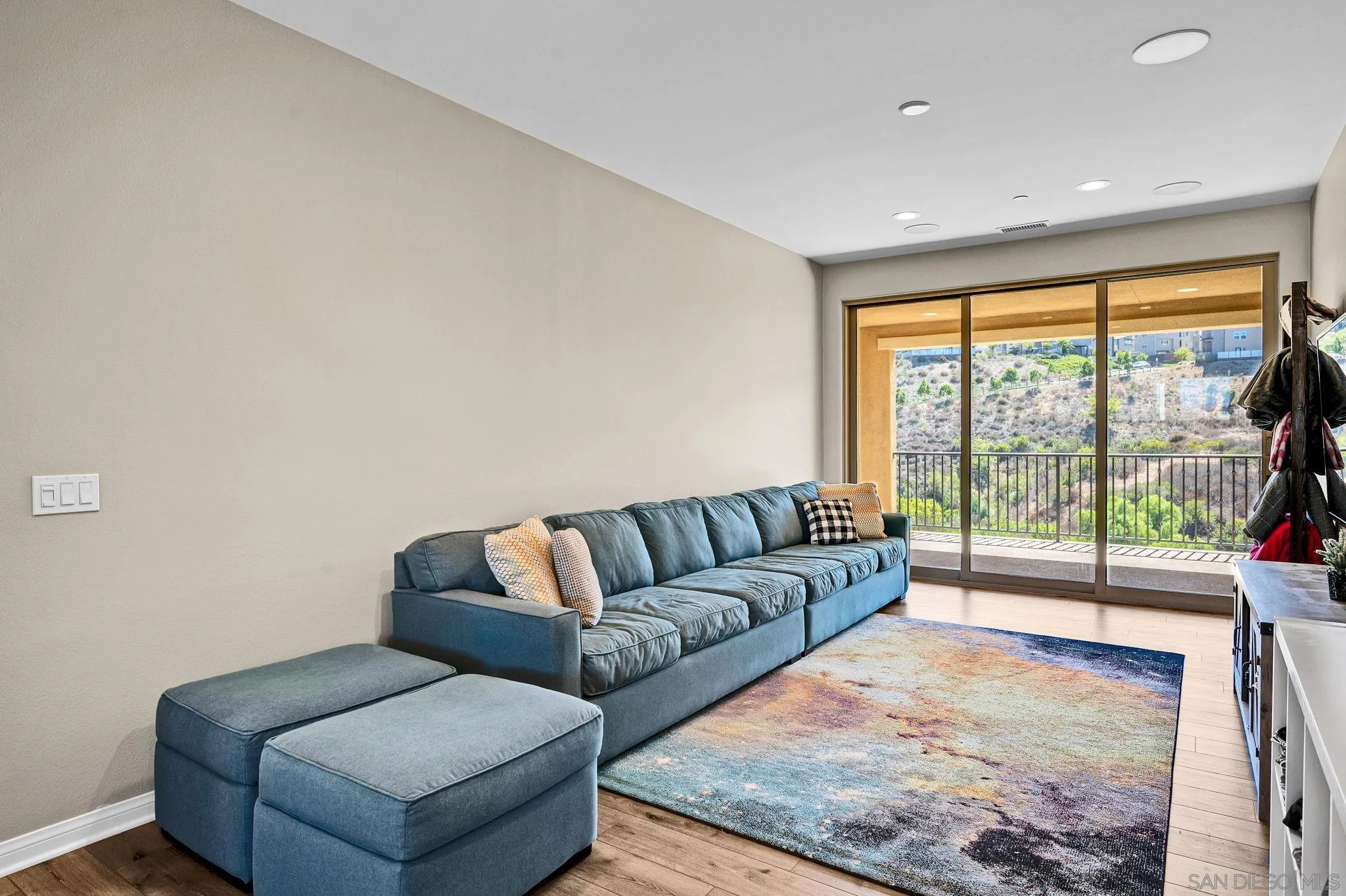 https://cdn.realtyfeed.com/cdn/127/260022003/c489a6b606a2548f99073bc1df150881.webp