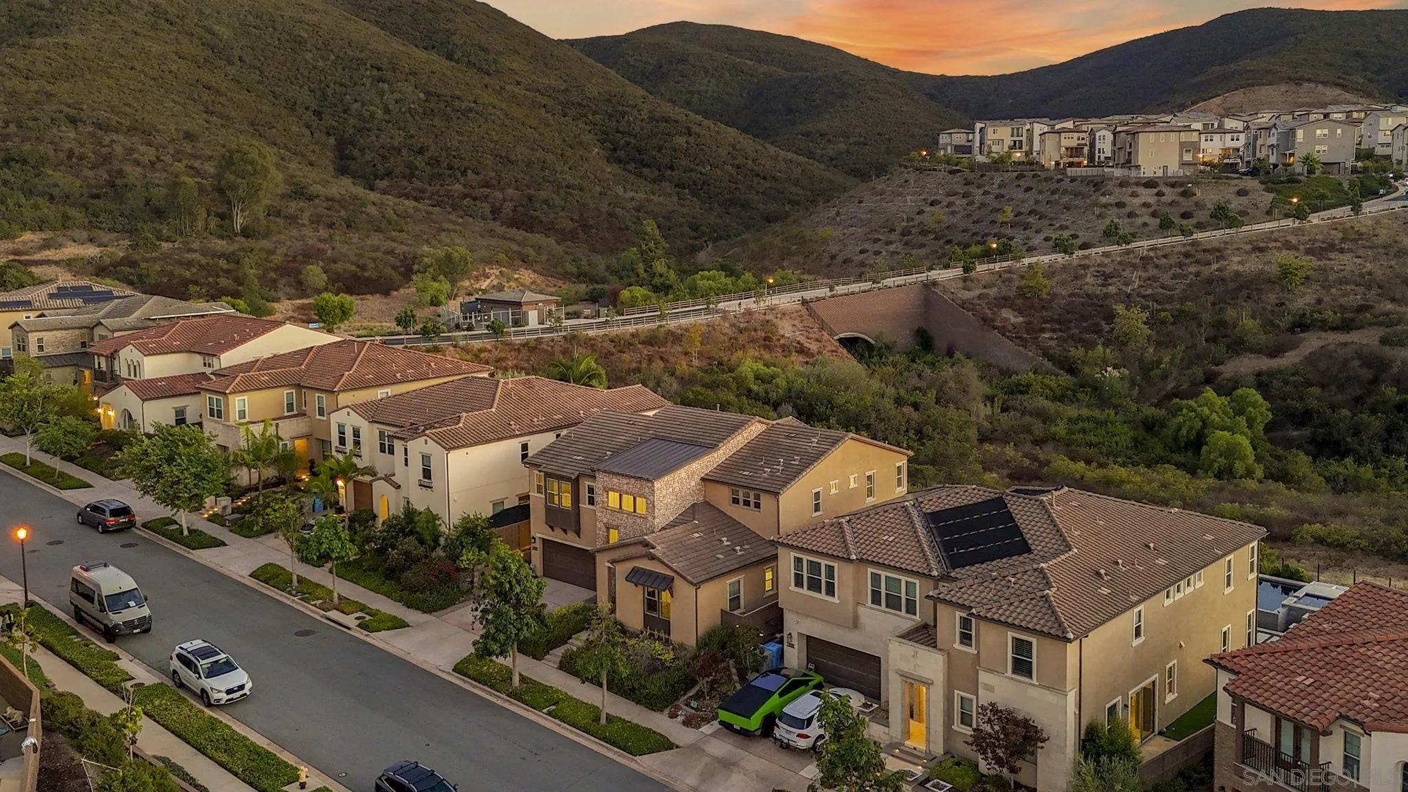 https://cdn.realtyfeed.com/cdn/127/260022003/cf833c372dd9cbf2d80c855461793d96.webp