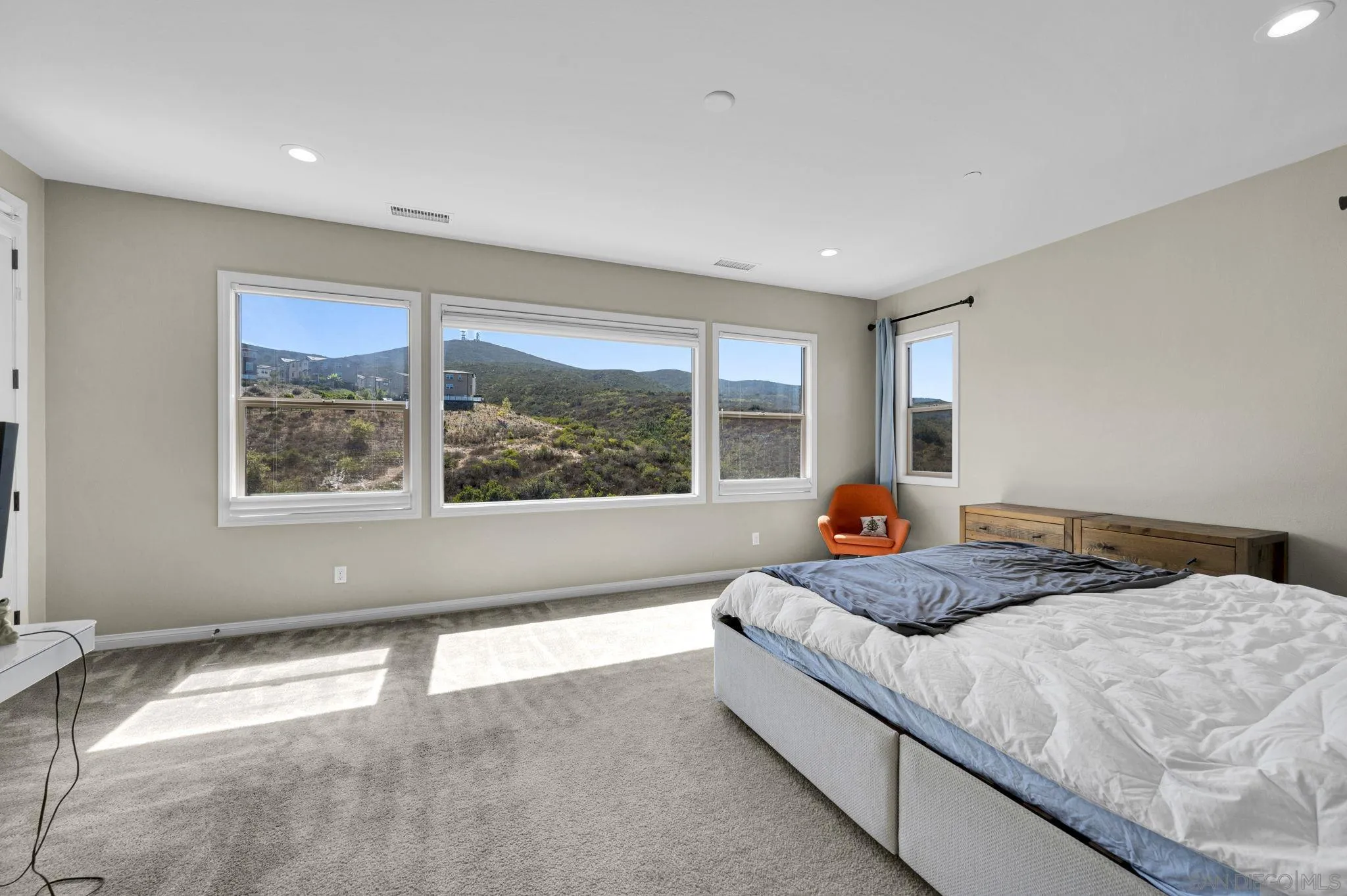 https://cdn.realtyfeed.com/cdn/127/260022003/d124d59b9006270e8b01c2fd5bb4c5ce.webp