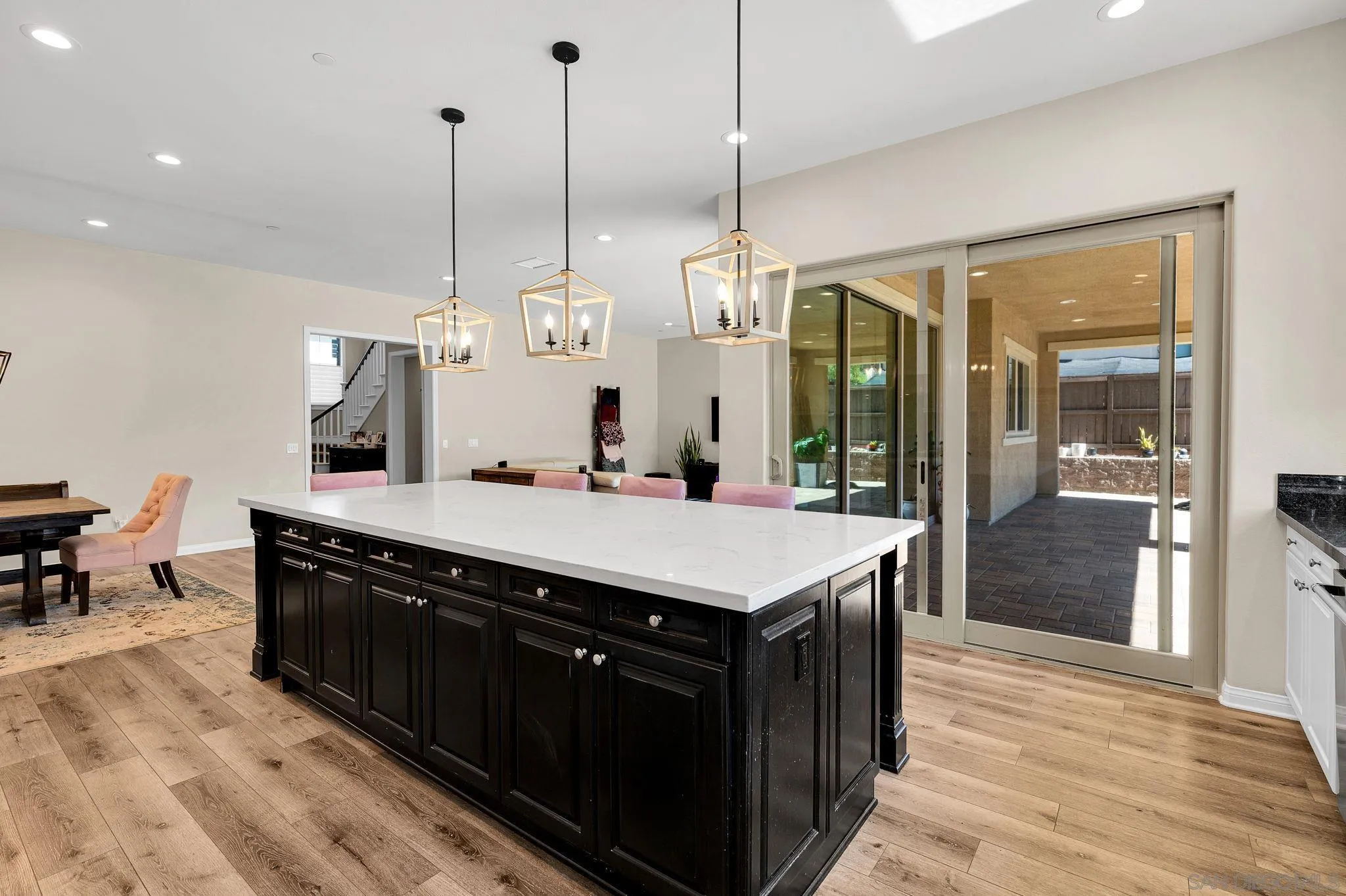 https://cdn.realtyfeed.com/cdn/127/260022003/e1019b435b3ee8266dc11ffd468589bf.webp