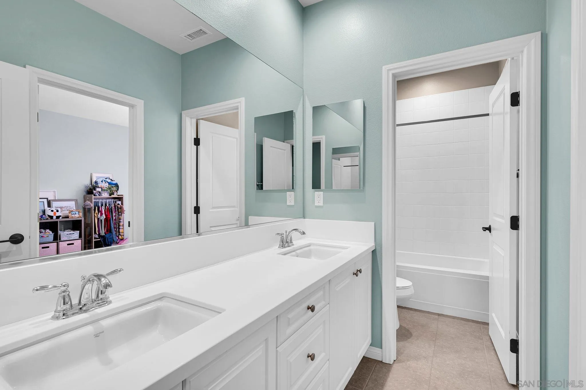 https://cdn.realtyfeed.com/cdn/127/260022003/ea02be383528889c3bcaaffbc2daa8f9.webp