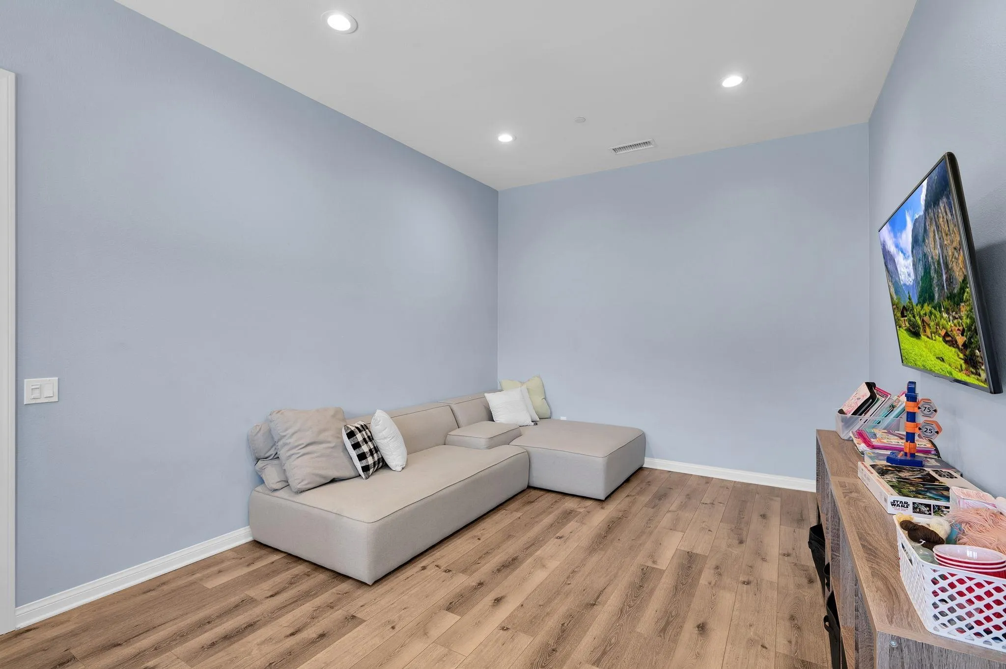 https://cdn.realtyfeed.com/cdn/127/260022003/f5acff0d66bff782c675d21a15ba3b85.webp