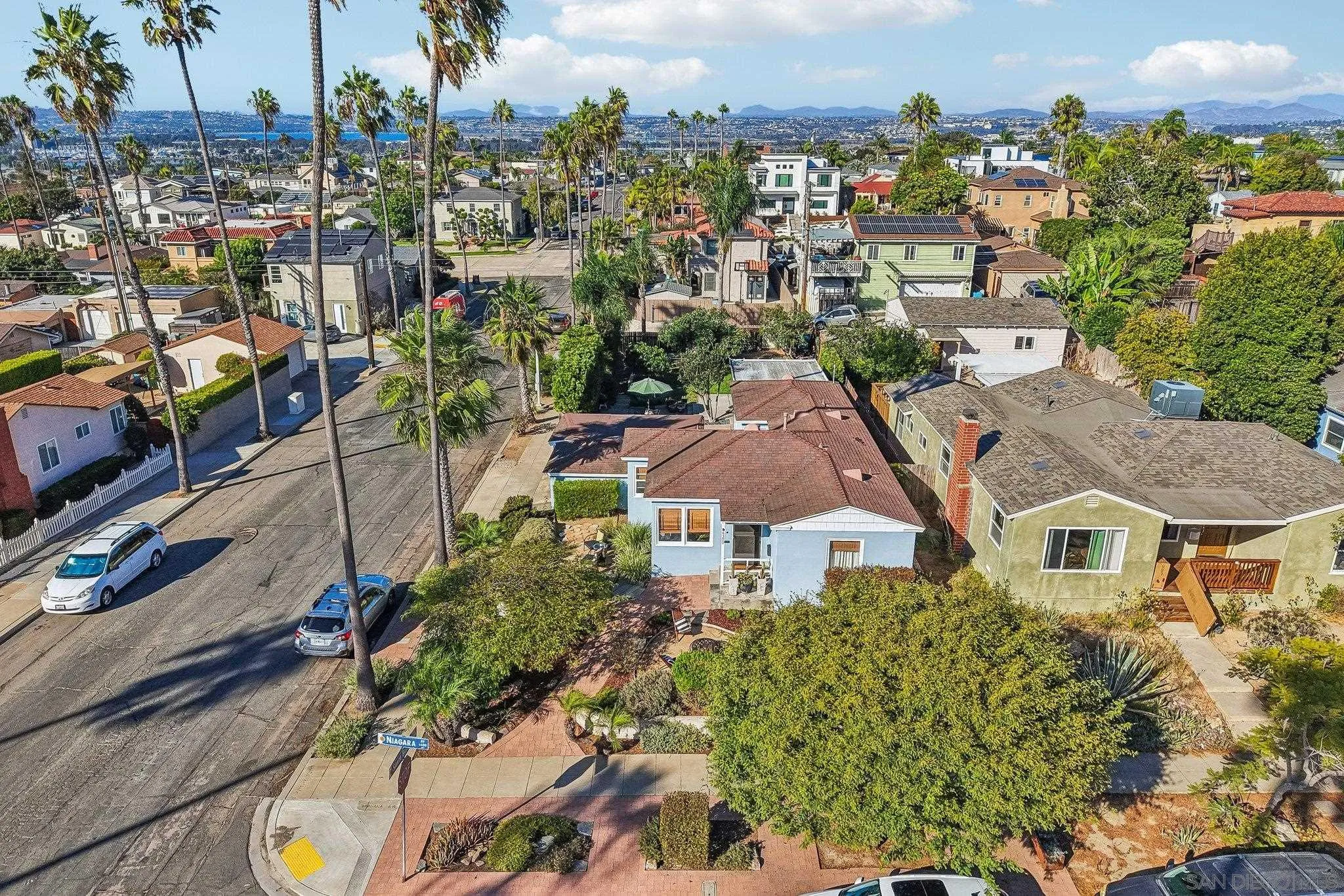 https://cdn.realtyfeed.com/cdn/127/260022010/0b0362bb75d019b146969eb3aff6e3b3.webp