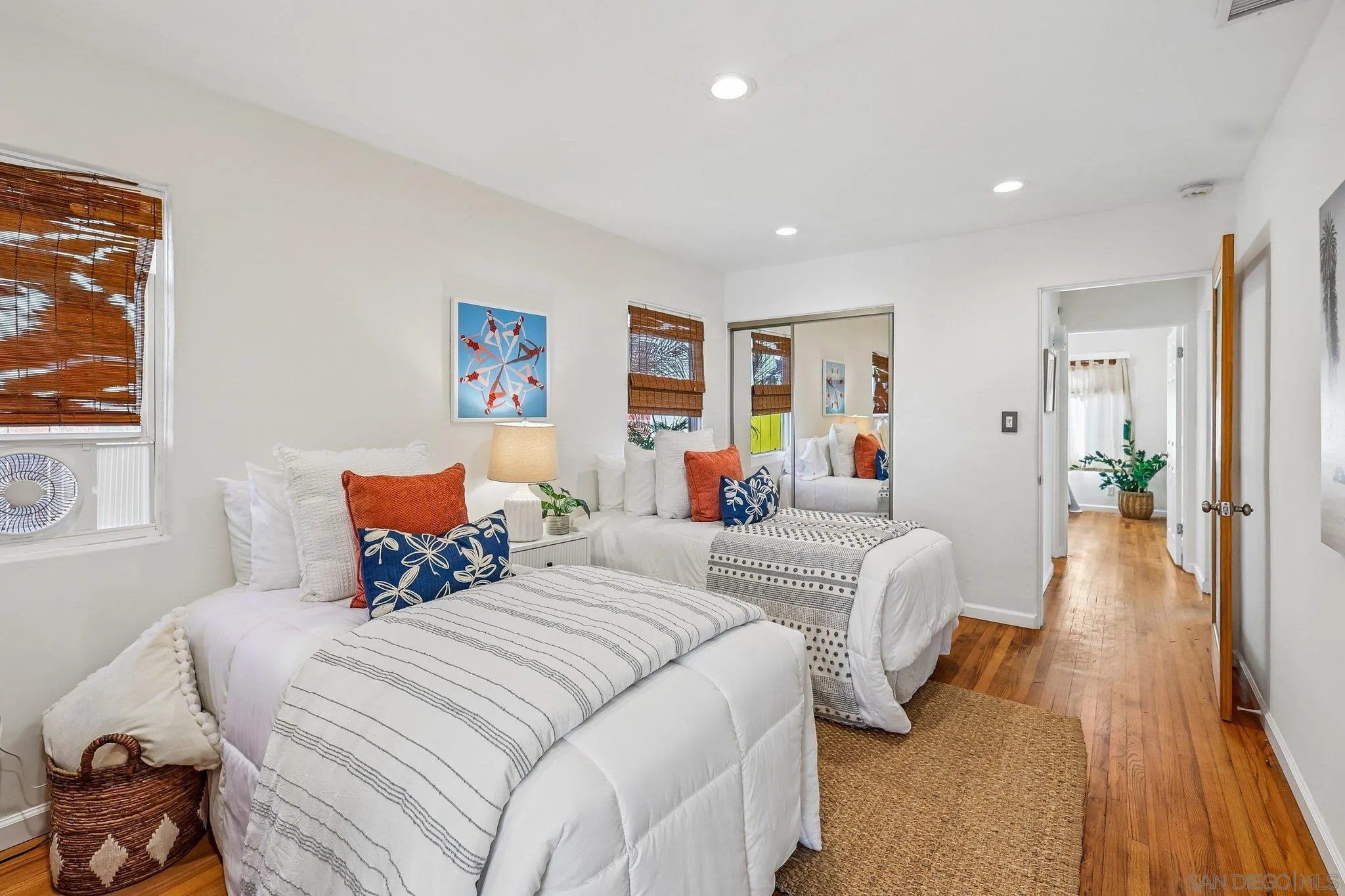 https://cdn.realtyfeed.com/cdn/127/260022010/25bc8c32bdcc220649ae9c9d85444062.webp