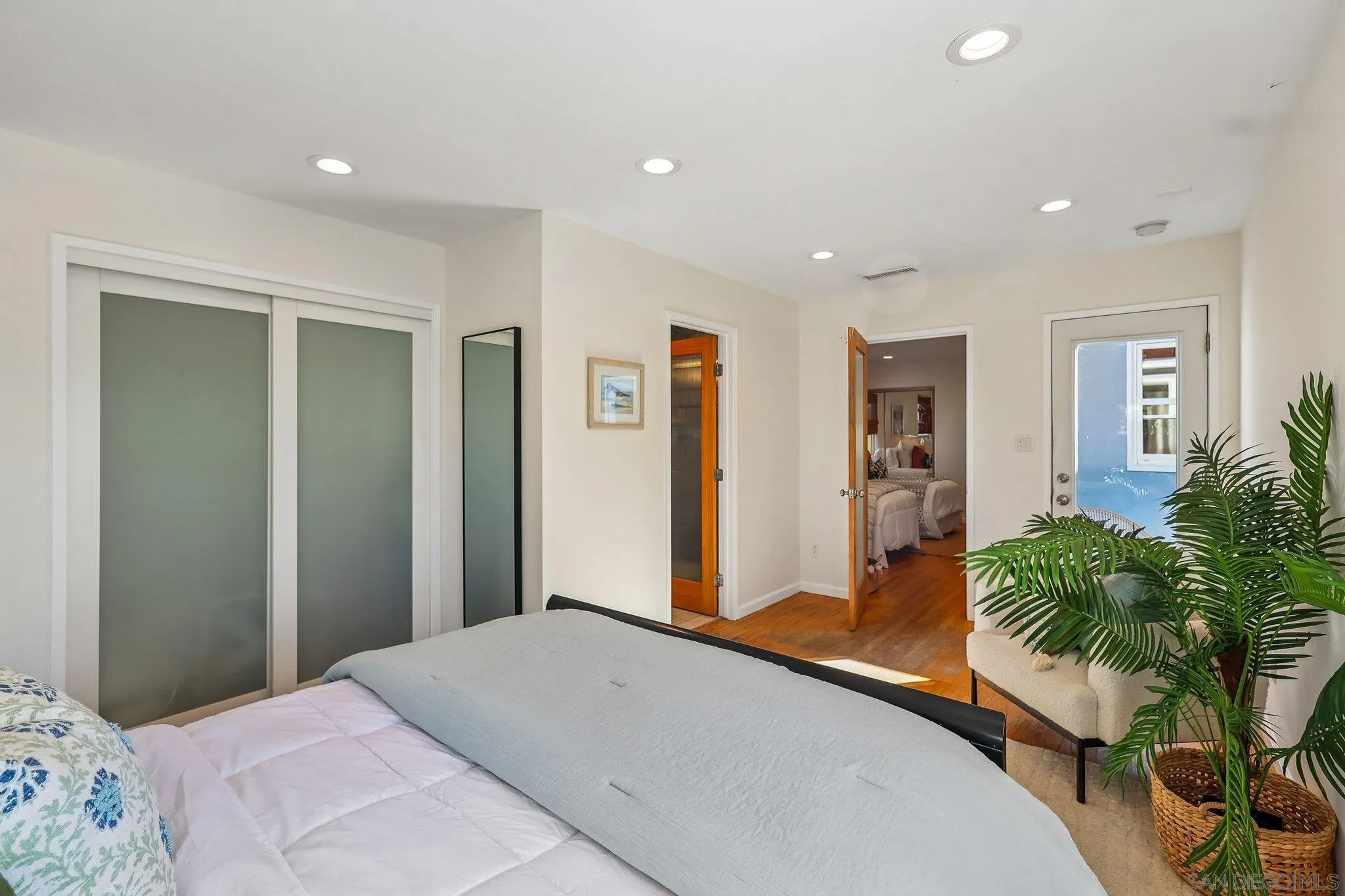 https://cdn.realtyfeed.com/cdn/127/260022010/df40ec4121953ab224f8d3ffdceb87f3.webp