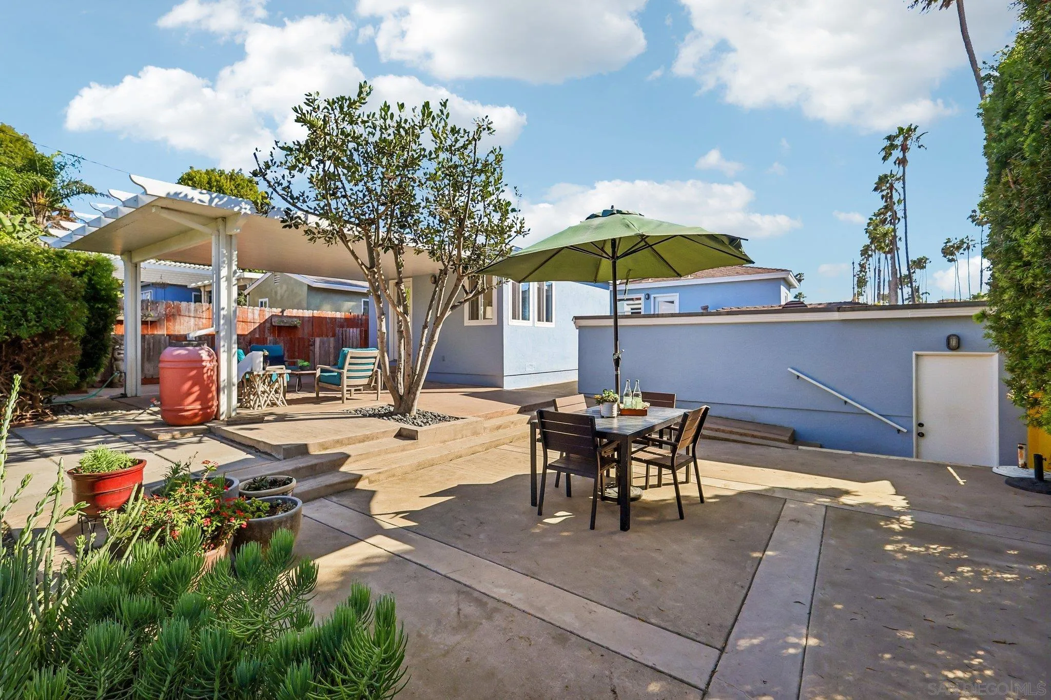 https://cdn.realtyfeed.com/cdn/127/260022010/ef330ab60e2e68f8704e77c5dd0268b6.webp
