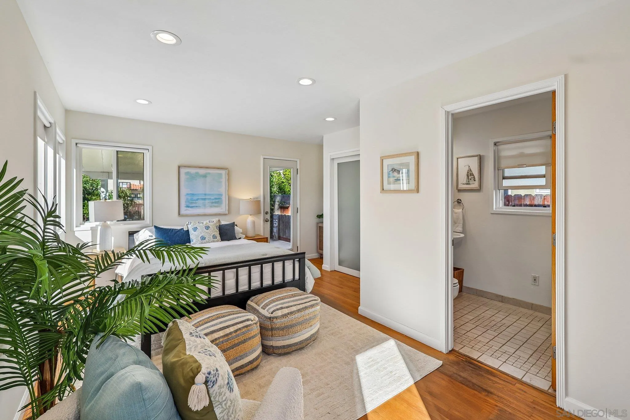 https://cdn.realtyfeed.com/cdn/127/260022010/fb55310dc80f042be05c8404cd2c6b71.webp