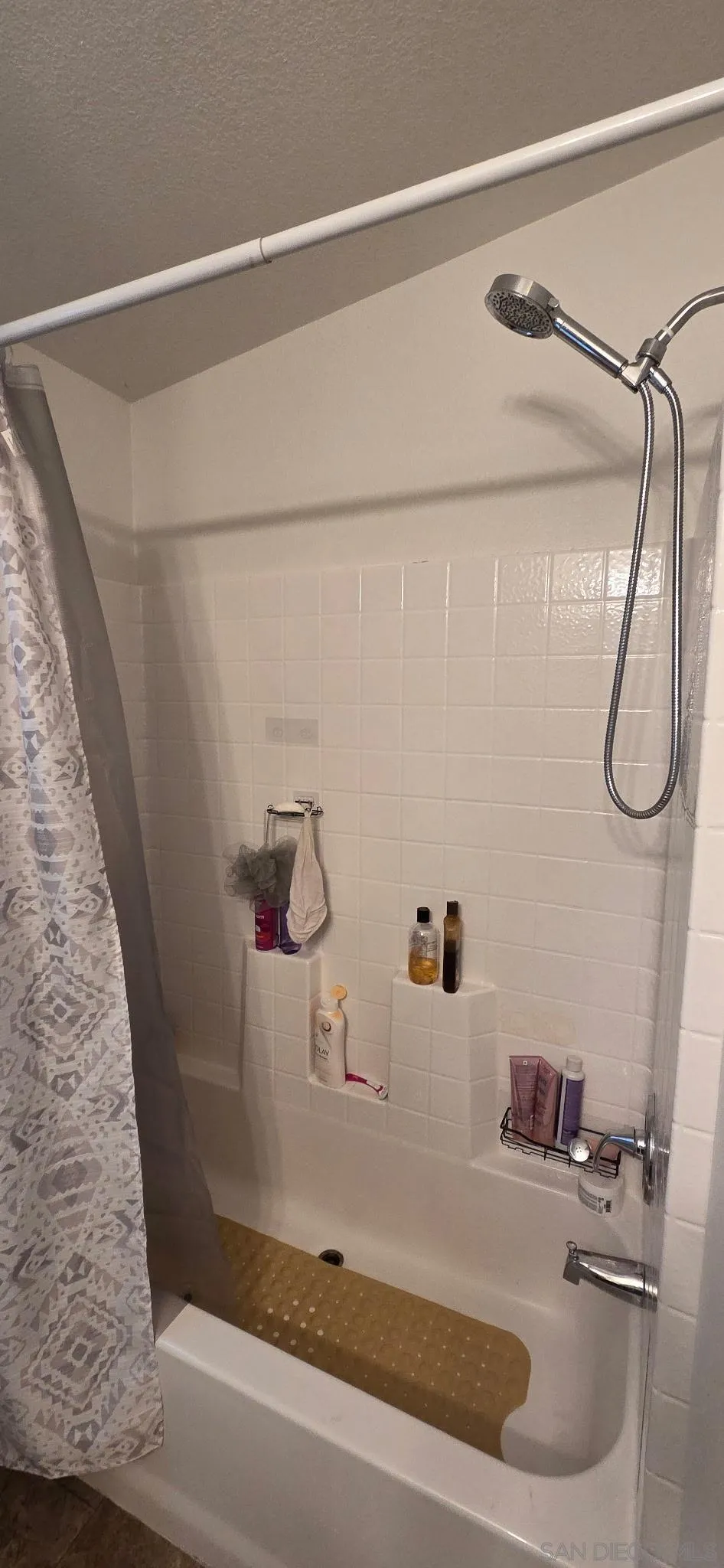 https://cdn.realtyfeed.com/cdn/127/260022012/57344ec15533e499c782f6ef7720e092.webp