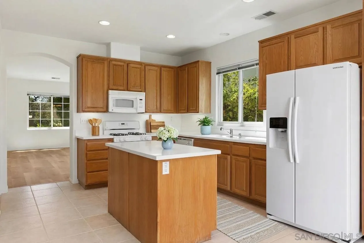 https://cdn.realtyfeed.com/cdn/127/260022015/09cd0273d9eacfcbd91b945854f5700f.webp