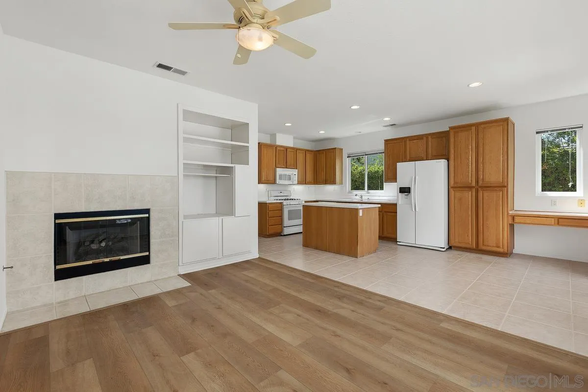 https://cdn.realtyfeed.com/cdn/127/260022015/7a18a0b7f6a25da5a3ea879874072085.webp