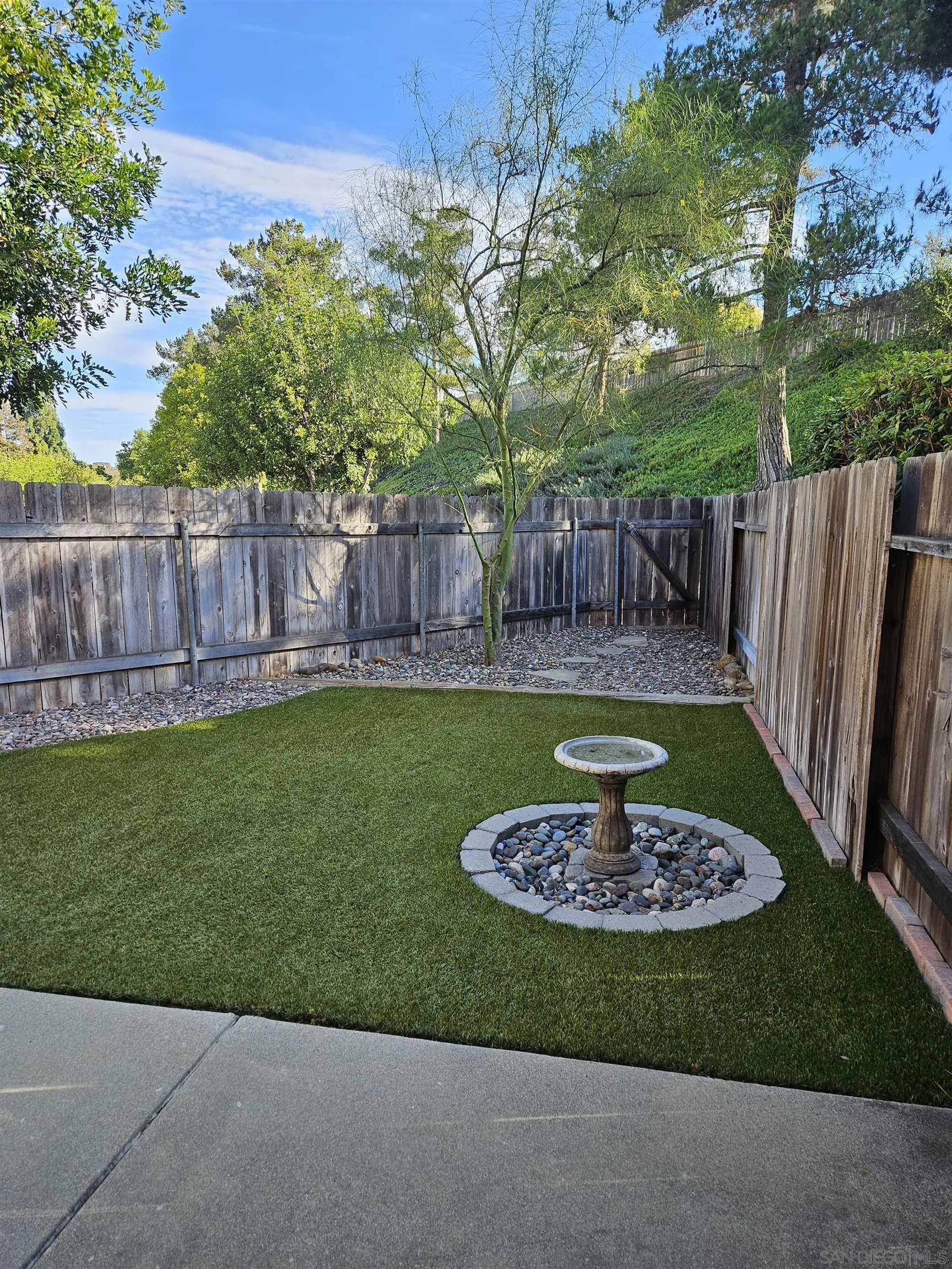 https://cdn.realtyfeed.com/cdn/127/260022019/813b68c0fa0e81e38559b8e4544a7cf4.webp