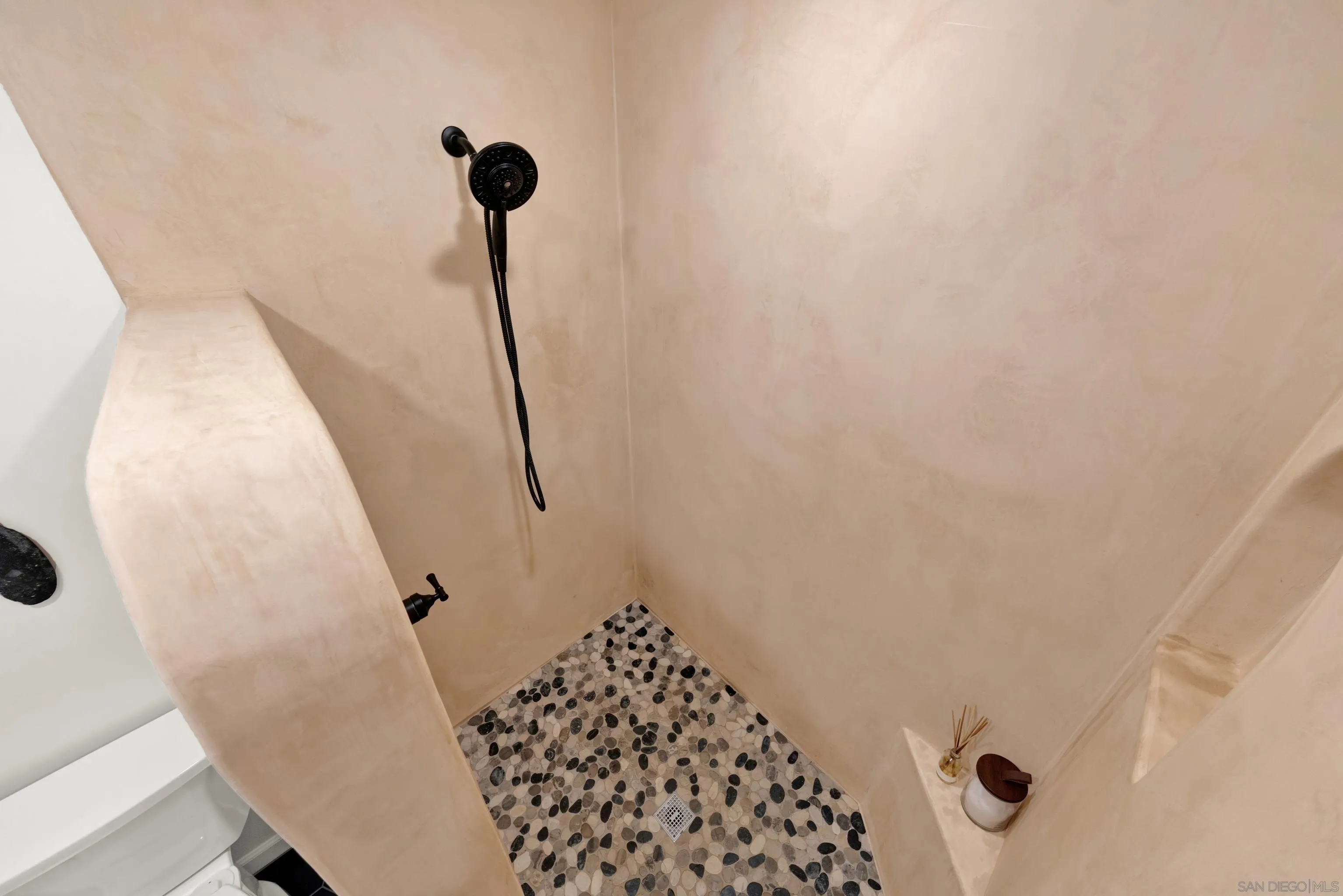 https://cdn.realtyfeed.com/cdn/127/260022021/2a197ff1e0f07d7a586b809b35d4efff.webp