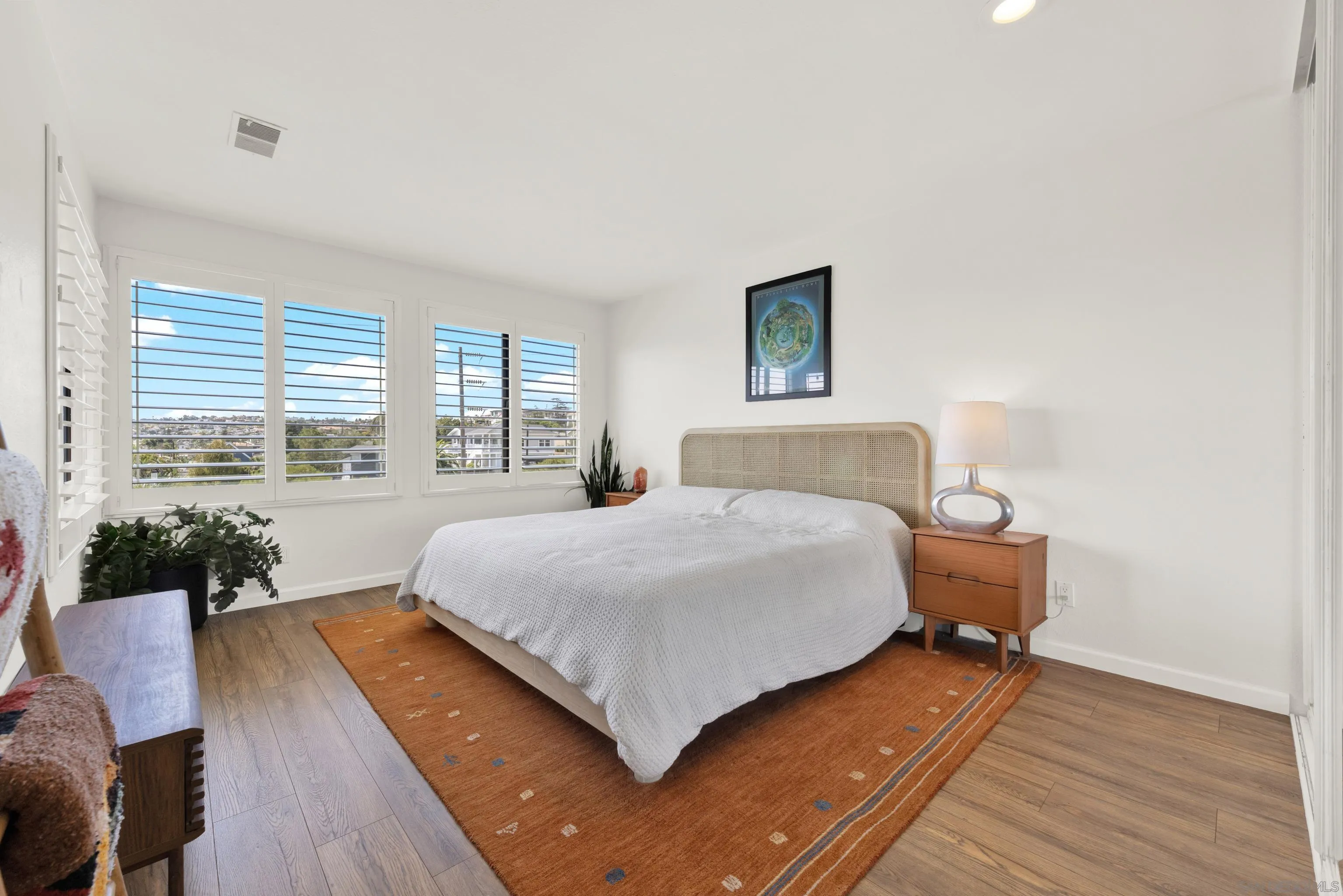 https://cdn.realtyfeed.com/cdn/127/260022021/3594d388f26ada2acc2111c07a0e7e48.webp