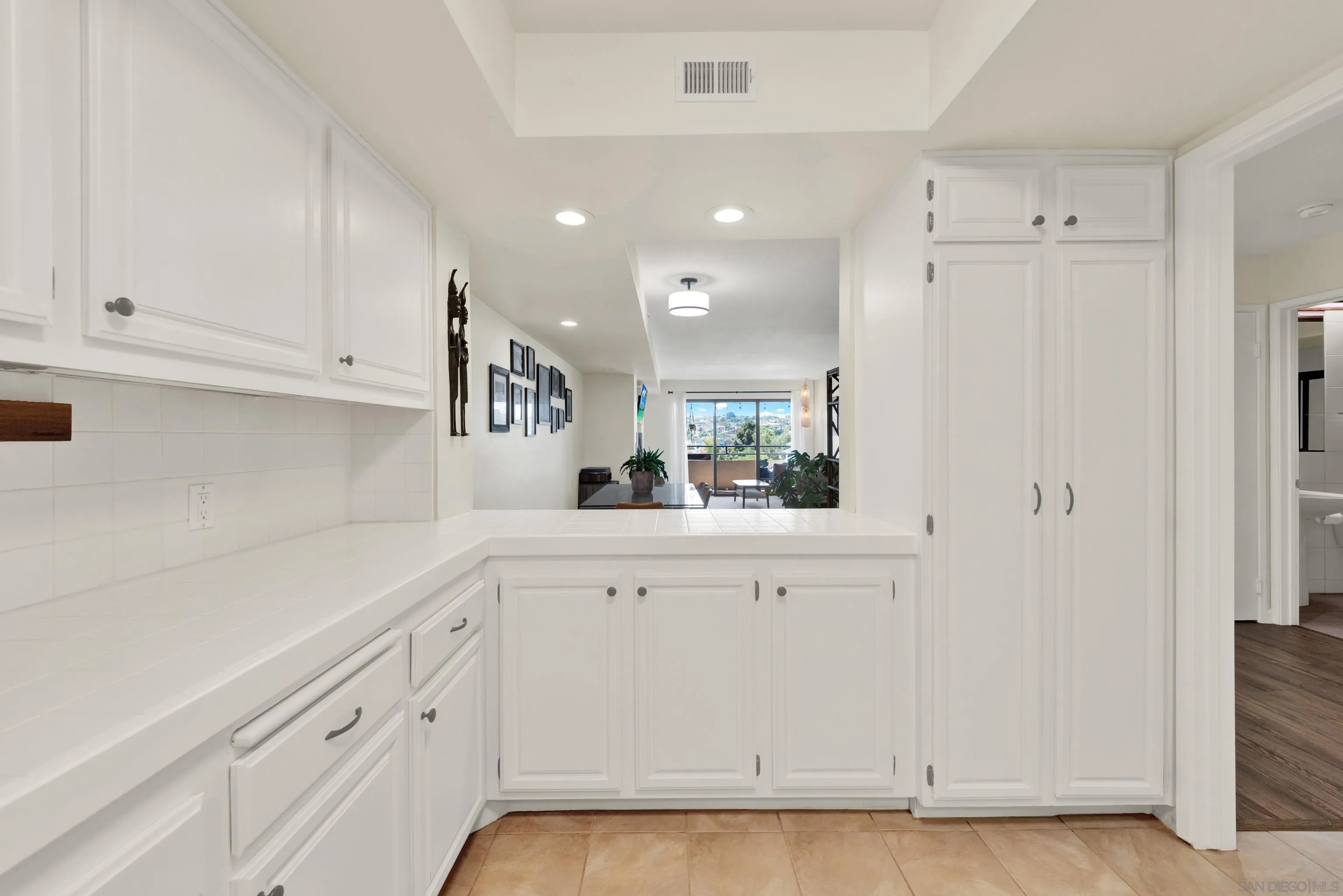 https://cdn.realtyfeed.com/cdn/127/260022021/7020877f95e9d0a1ae57eae62a9b6cb3.webp