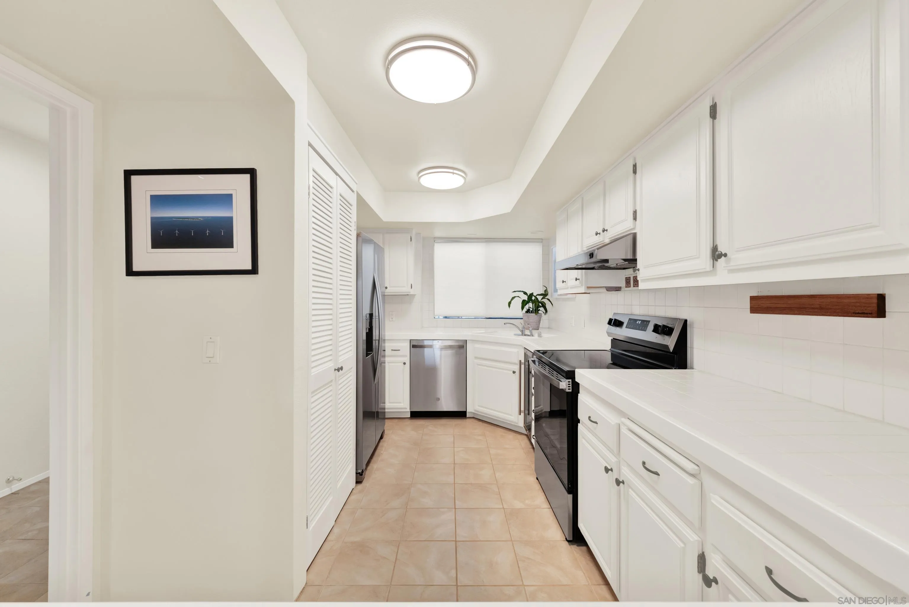 https://cdn.realtyfeed.com/cdn/127/260022021/a9b31d9f78524b551257f492cdebe72d.webp