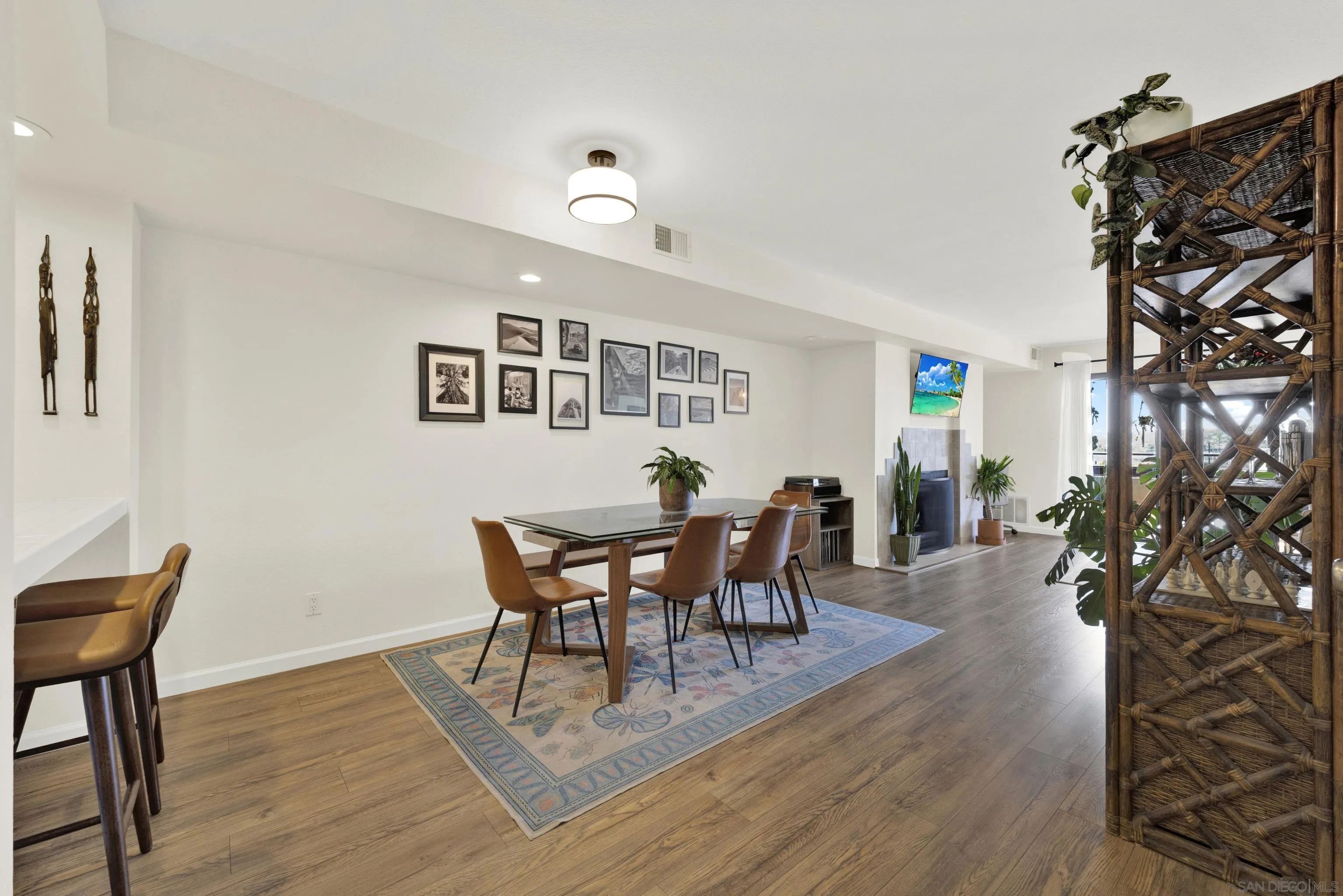 https://cdn.realtyfeed.com/cdn/127/260022021/b598628240e43359d74707f12734f456.webp