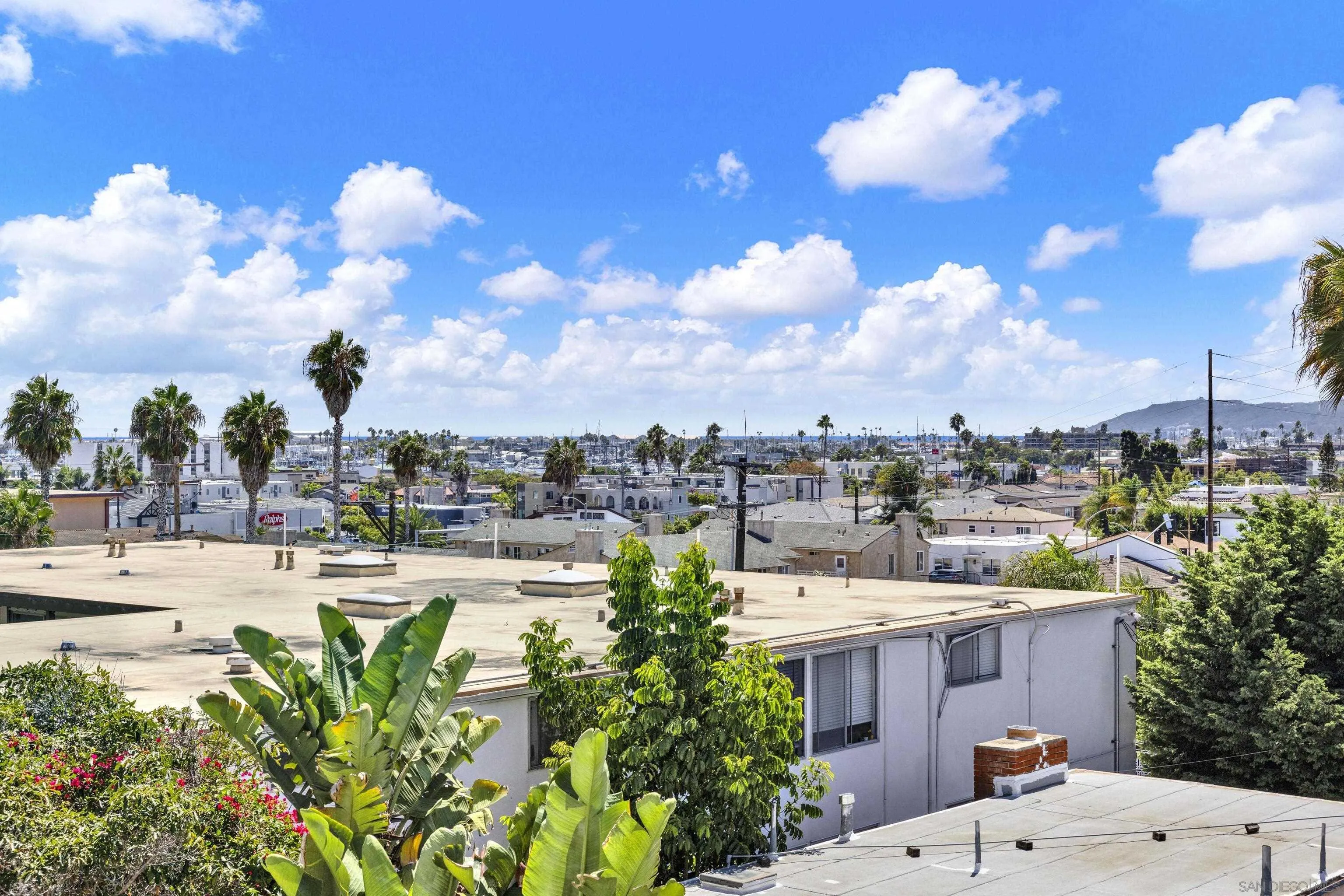 https://cdn.realtyfeed.com/cdn/127/260022021/cc184ba7c838fb765d3eb363cfea08d5.webp