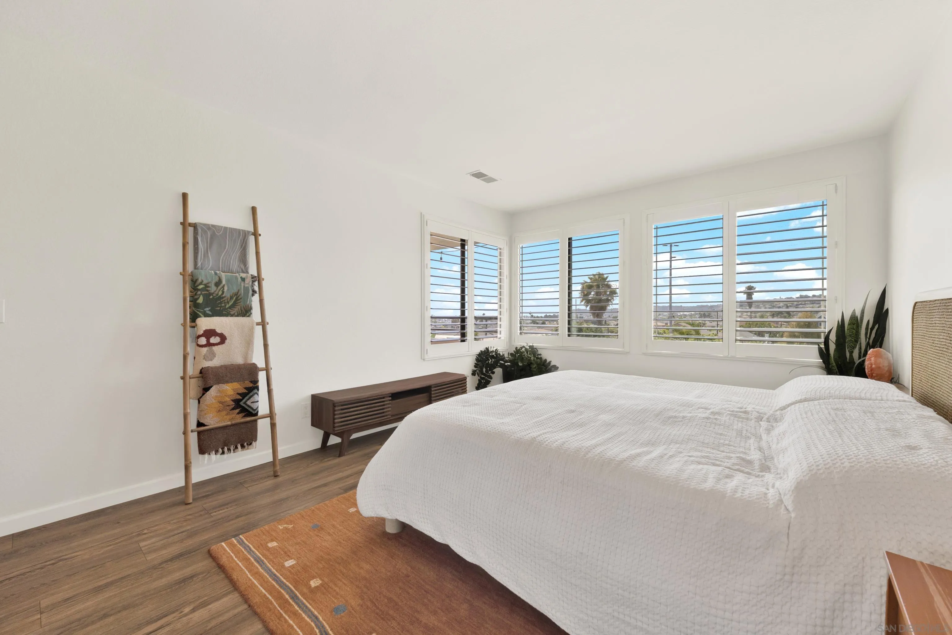 https://cdn.realtyfeed.com/cdn/127/260022021/f5ee22938736e16786a229e26482a13e.webp