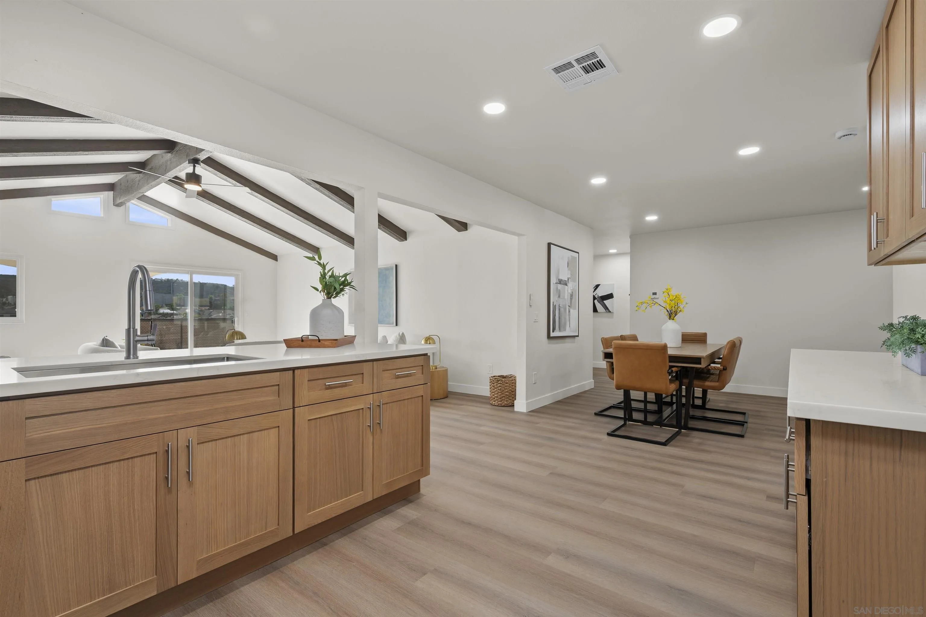 https://cdn.realtyfeed.com/cdn/127/260022024/bf899ce5865e759a61f2377408e49b45.webp