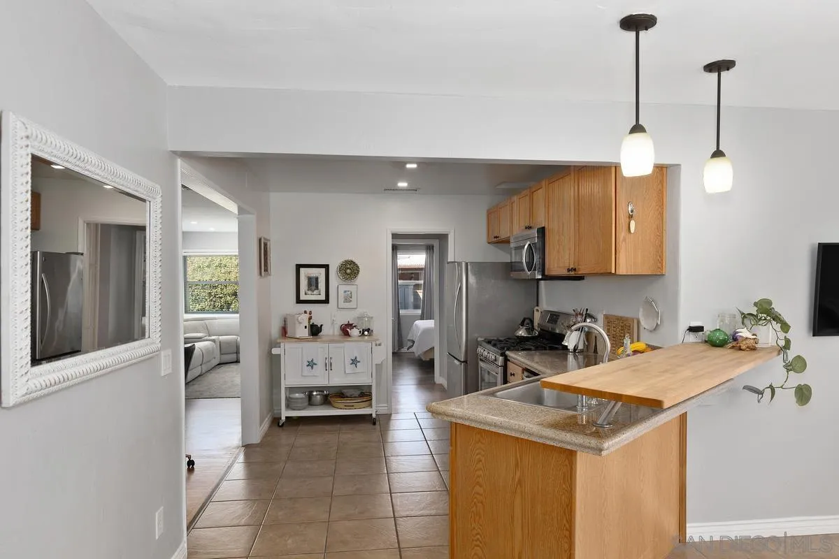 https://cdn.realtyfeed.com/cdn/127/260022030/2e7b204cf7fb24ca2d36f0bfc61f0f11.webp