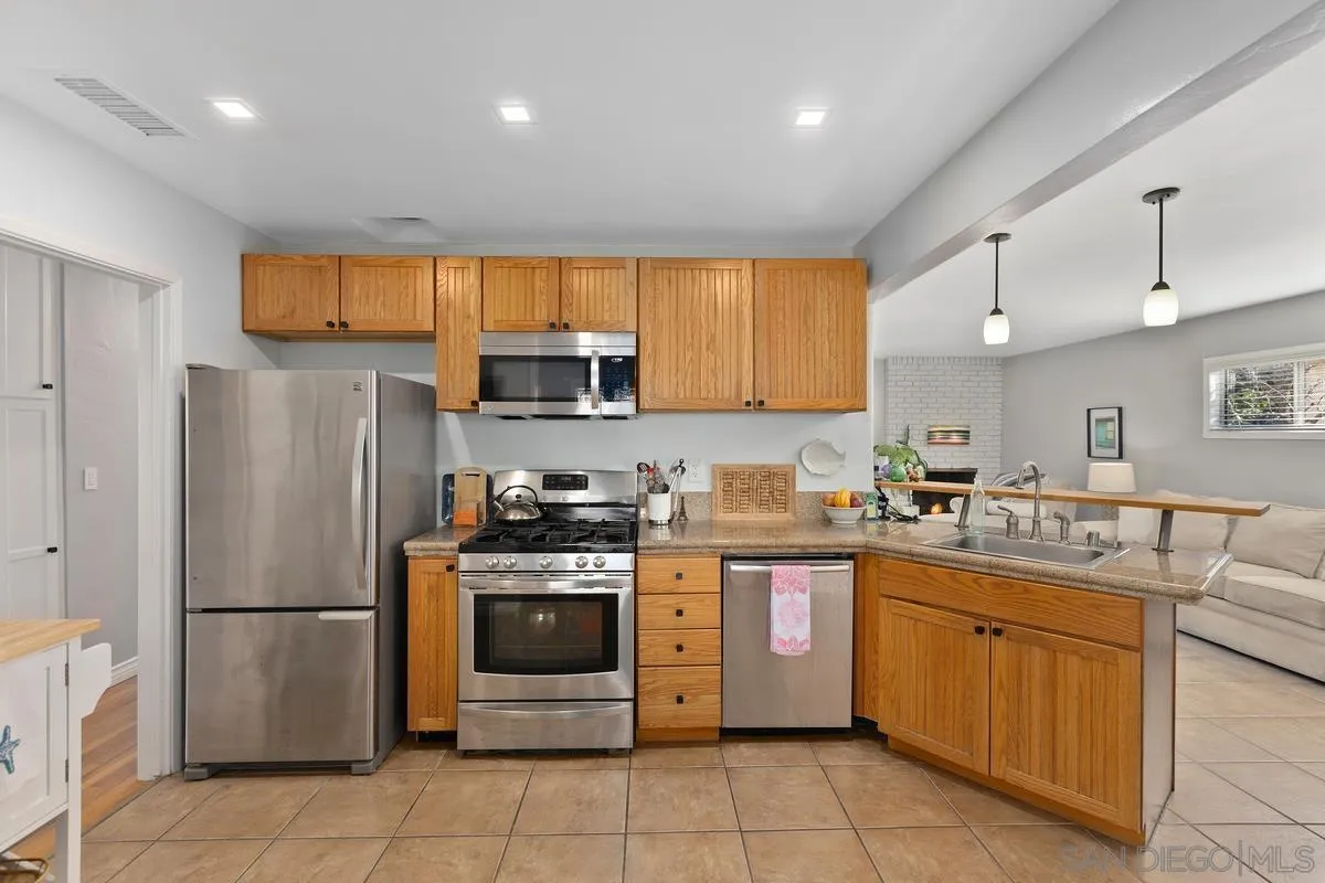 https://cdn.realtyfeed.com/cdn/127/260022030/f8da0fbf188c46b091aa3c7303342244.webp