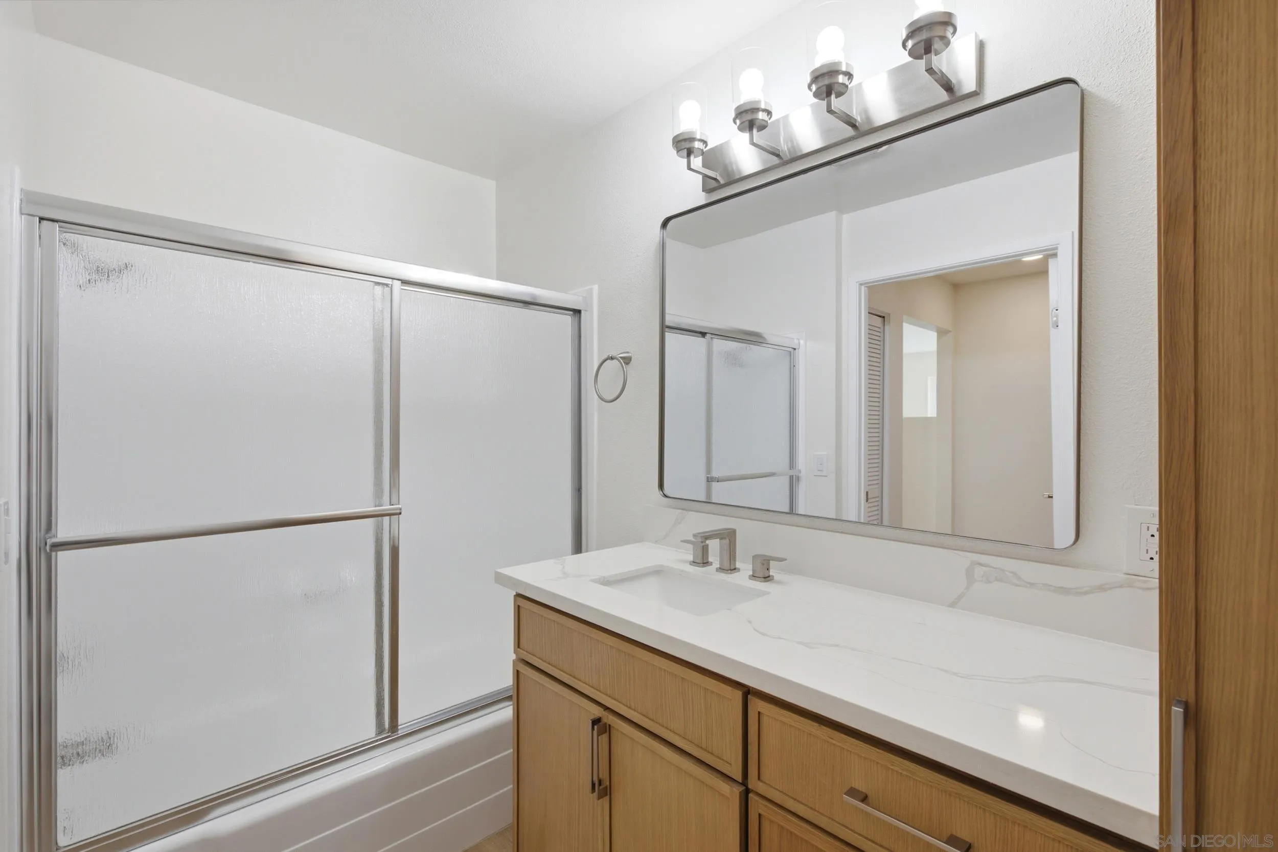 https://cdn.realtyfeed.com/cdn/127/260022038/3a5d0871a28fab1d22d270516e61861a.webp