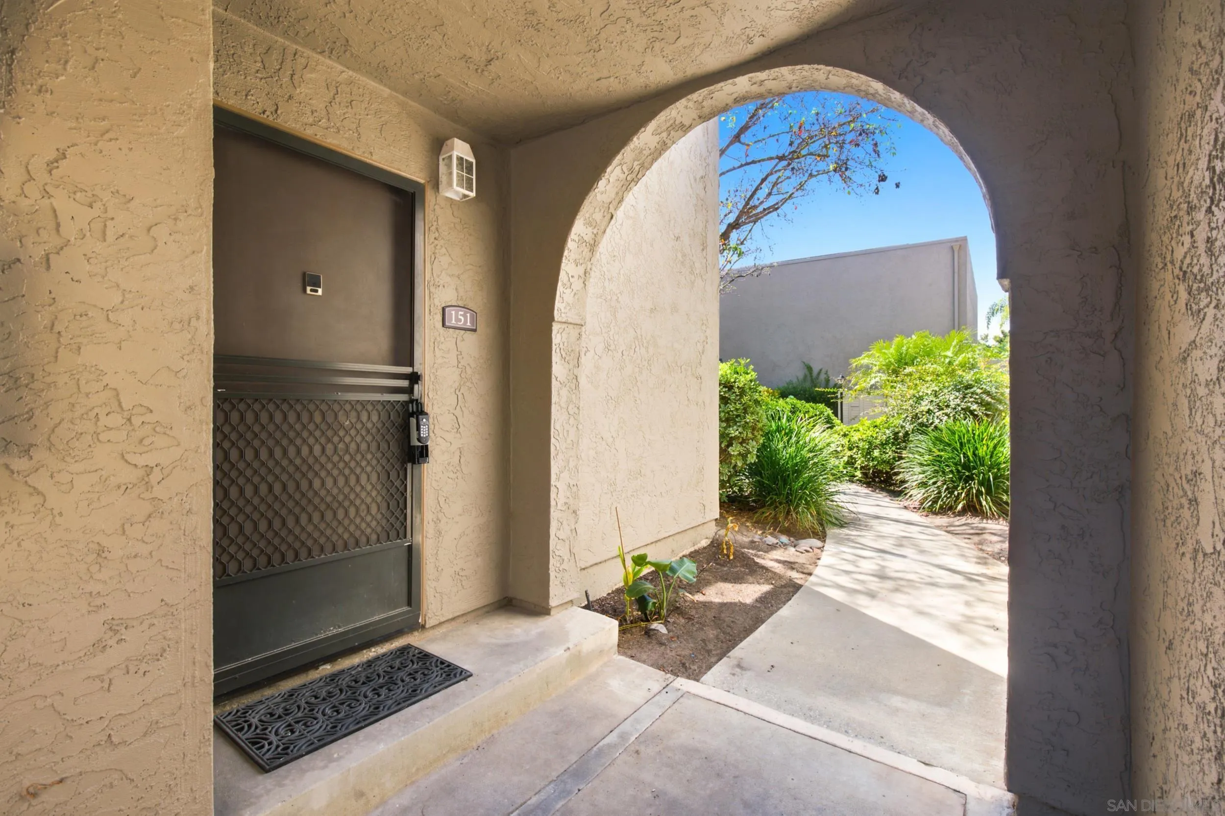 https://cdn.realtyfeed.com/cdn/127/260022038/561751bbf2e476fb0ba8b96547ff21d0.webp
