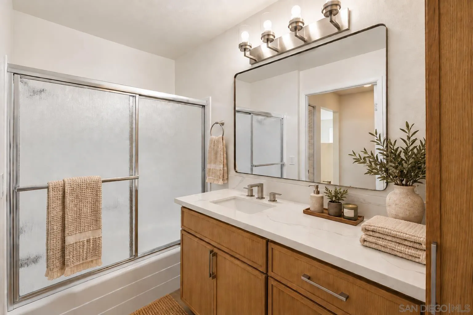 https://cdn.realtyfeed.com/cdn/127/260022038/7f0db4fa9d071c95d2a7a2daf6f2f2c9.webp