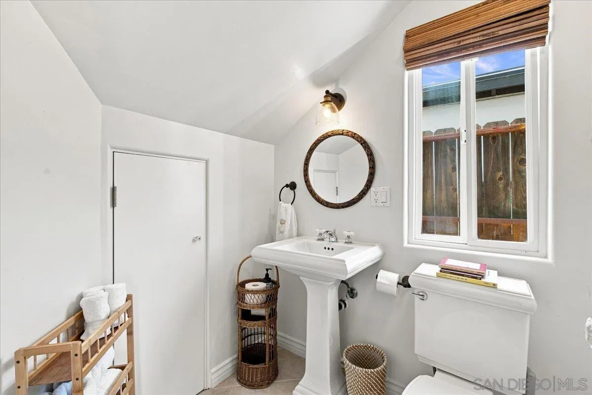 https://cdn.realtyfeed.com/cdn/127/260022040/435617ee0555a66f26d9a89373162d2f.webp
