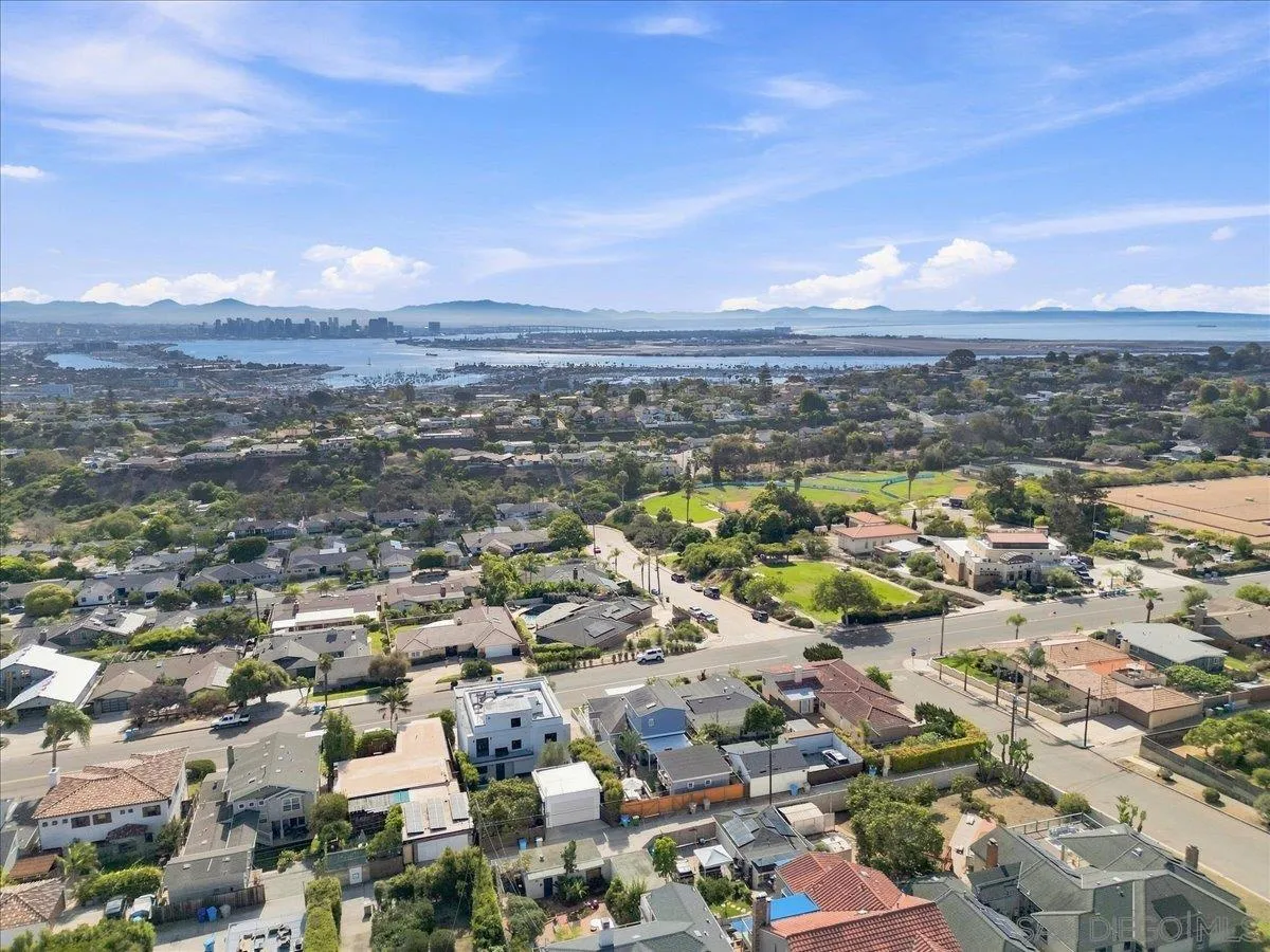 https://cdn.realtyfeed.com/cdn/127/260022040/49ff5b593e9b7ac75d651731dfab2213.webp