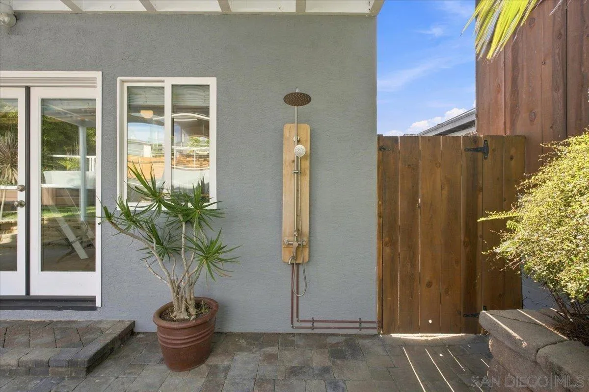 https://cdn.realtyfeed.com/cdn/127/260022040/d48874c11e38c2783bc46afc3be429ed.webp