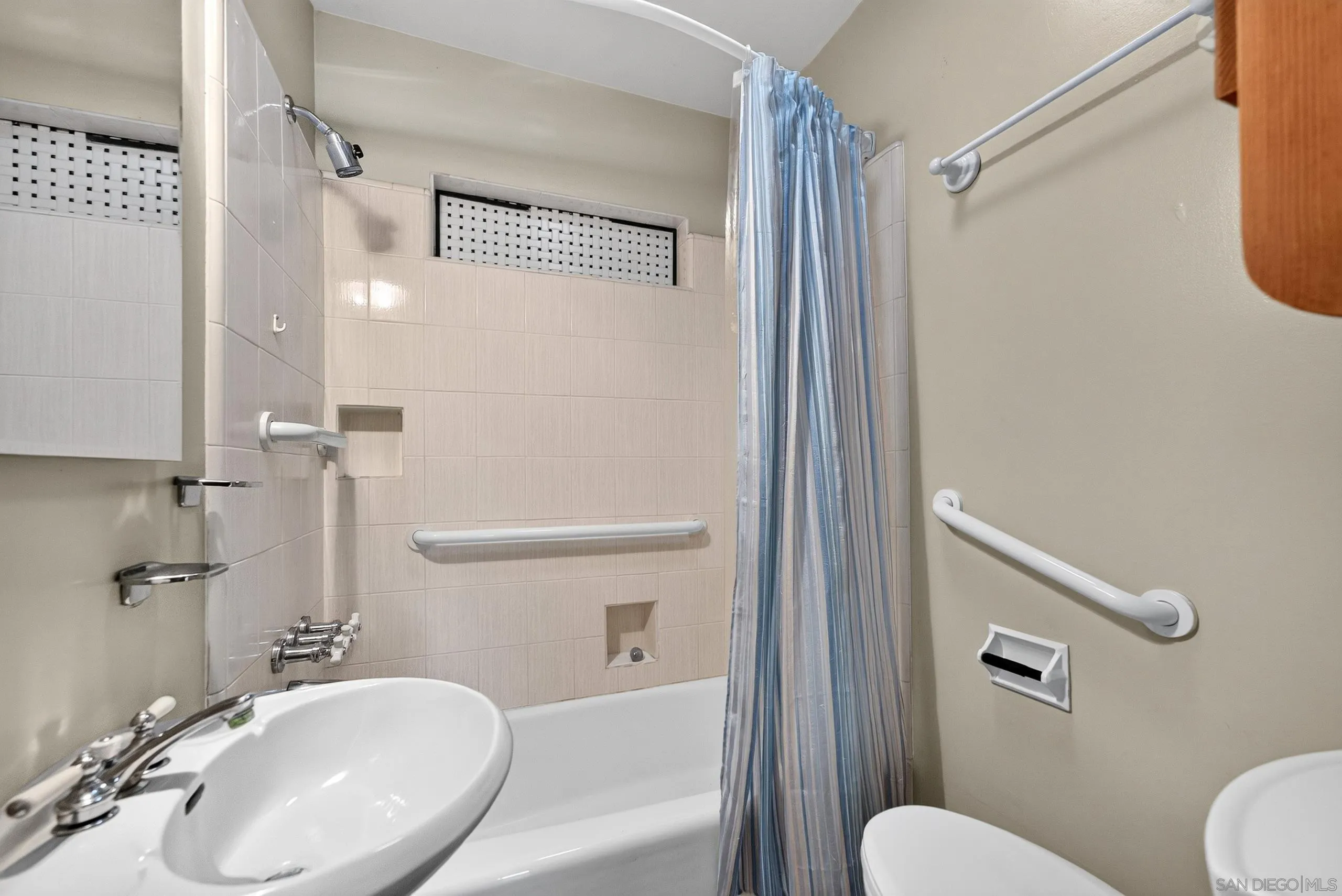 https://cdn.realtyfeed.com/cdn/127/260022049/51446809395c94b6f469e3d8e80e193f.webp