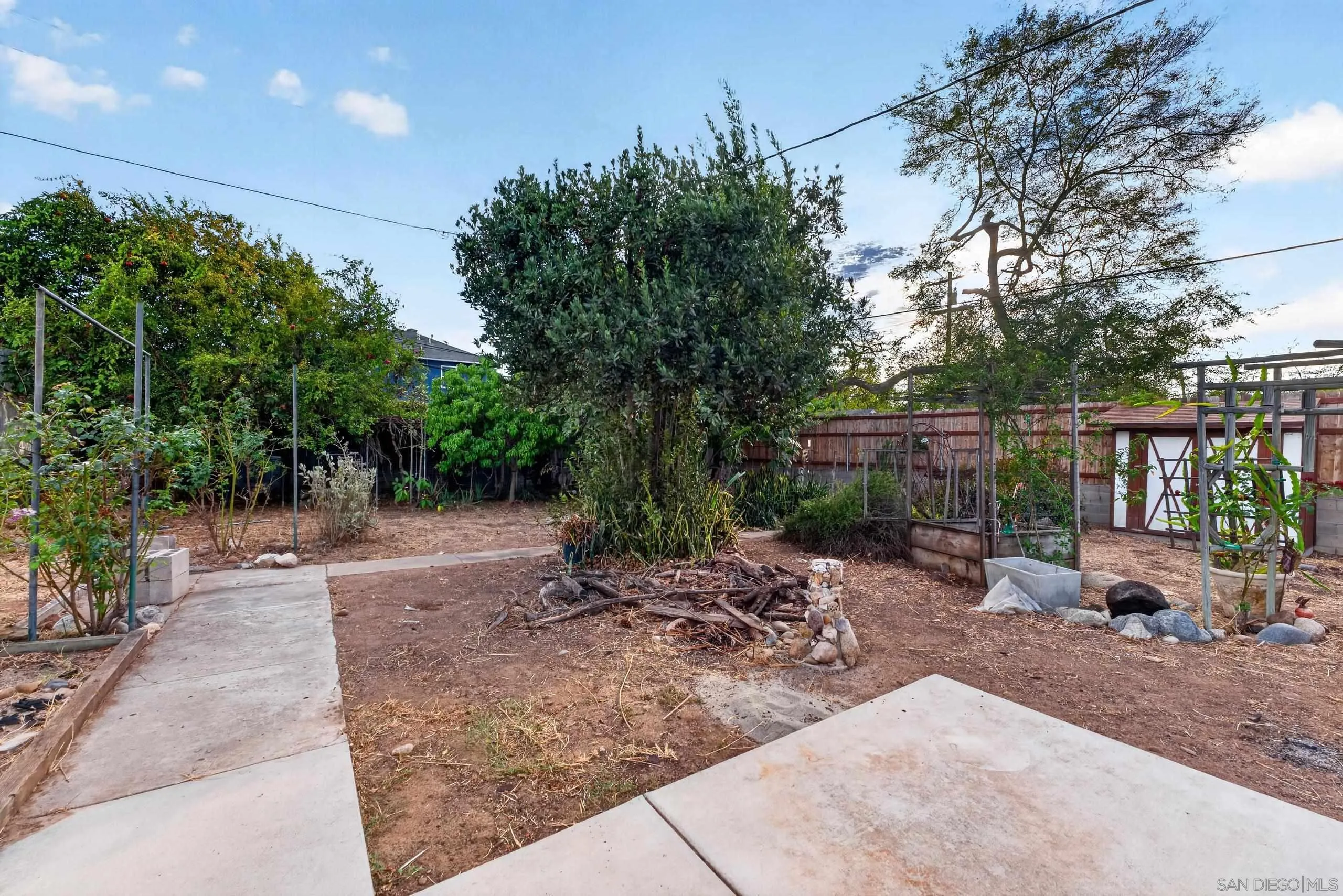https://cdn.realtyfeed.com/cdn/127/260022049/6b757146693f3e292aec87a63046a09e.webp