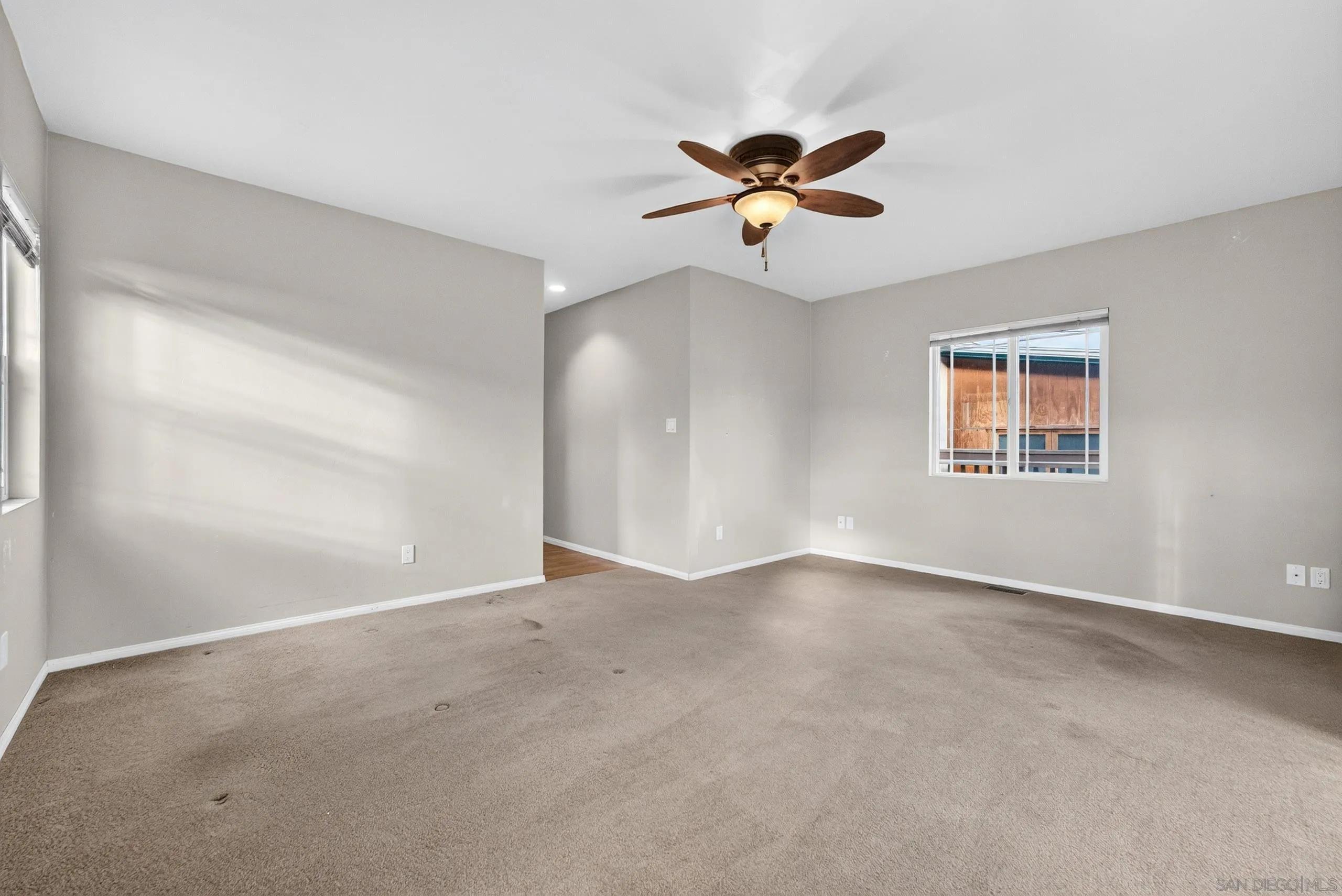 https://cdn.realtyfeed.com/cdn/127/260022049/7d7c4a9b3ad4af3f28f401ddabc51f05.webp