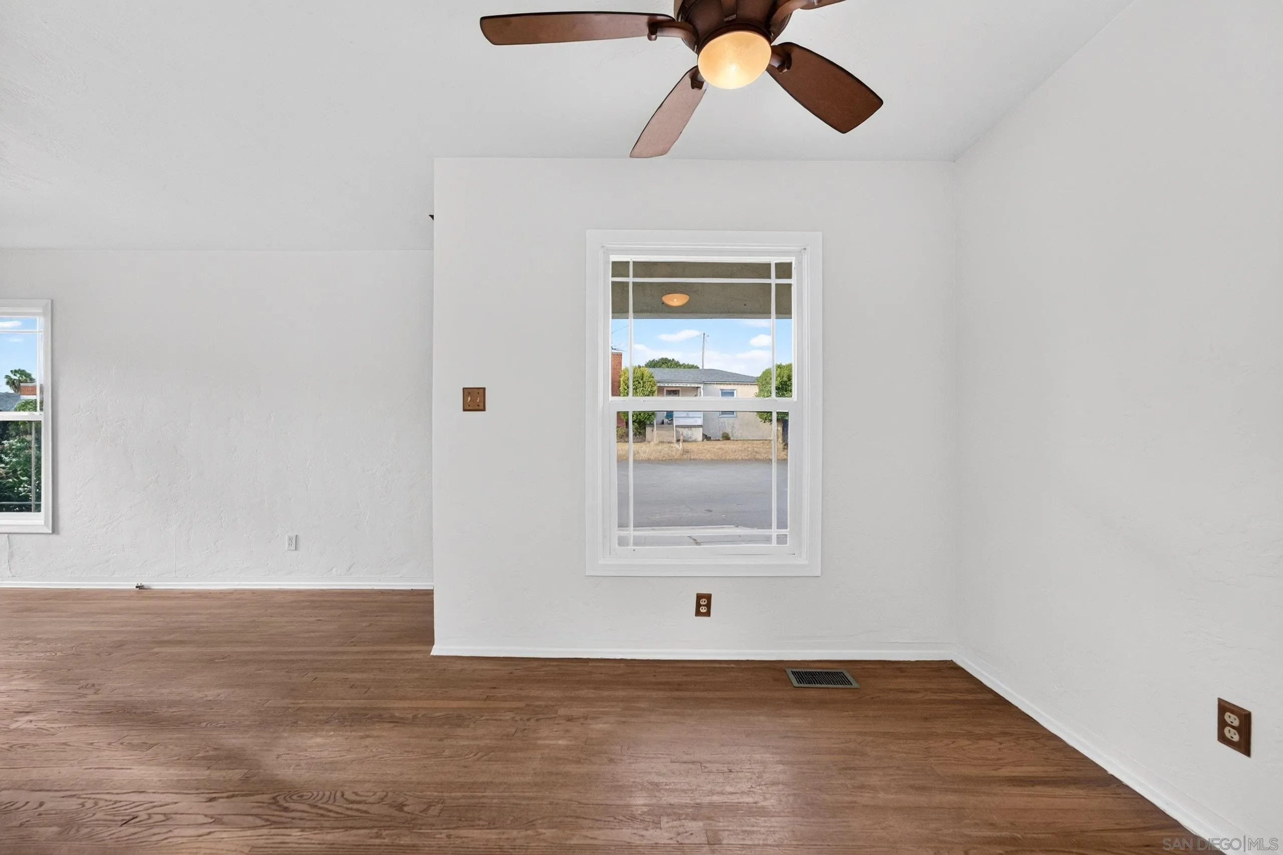 https://cdn.realtyfeed.com/cdn/127/260022049/8e3c183828aa5eb6617281fd32d62669.webp