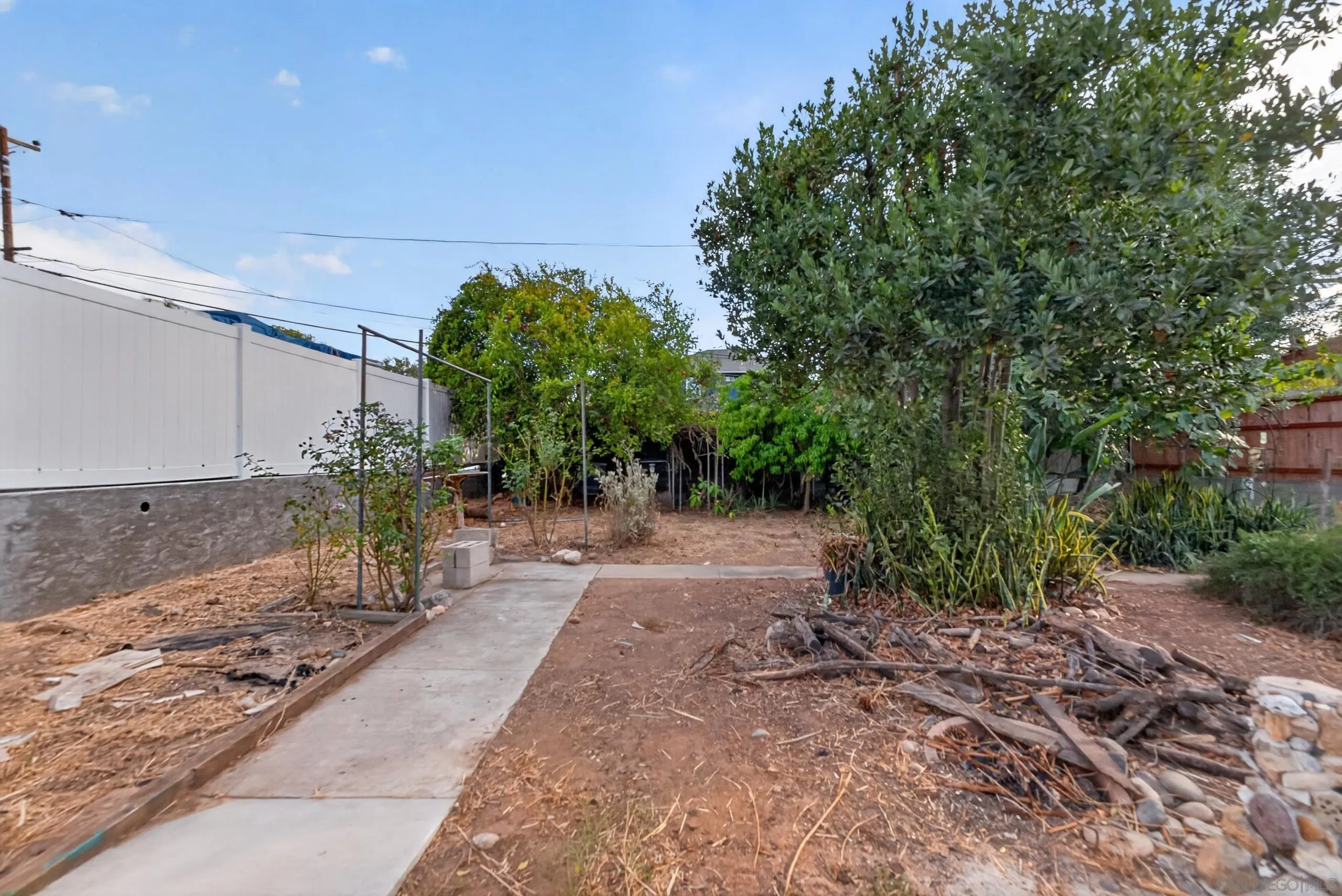https://cdn.realtyfeed.com/cdn/127/260022049/958daa01d5968e8ac37c3af27f4cbf8e.webp
