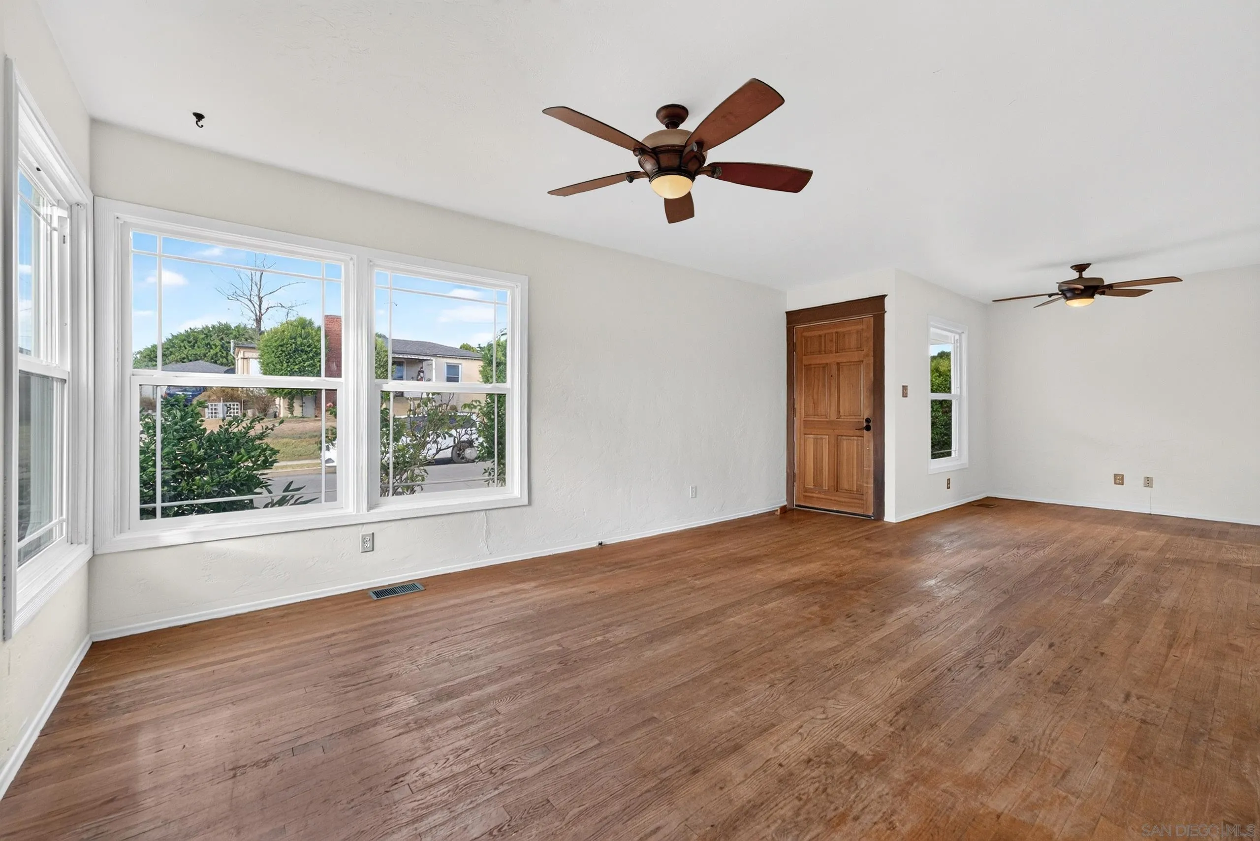 https://cdn.realtyfeed.com/cdn/127/260022049/b75506099dbec04f7a0ee6d24e300abf.webp