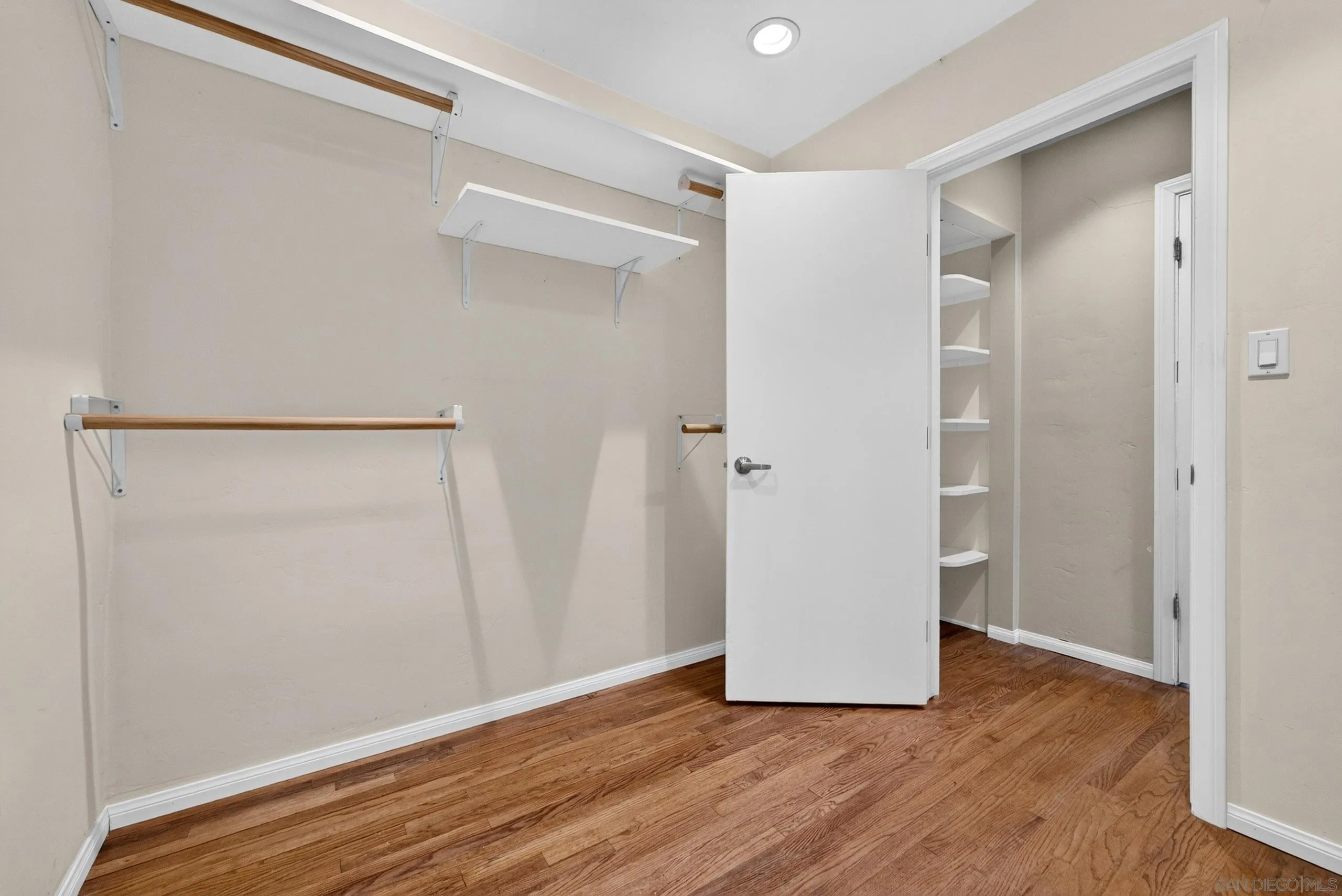 https://cdn.realtyfeed.com/cdn/127/260022049/cc9b83a13aceb8179dd9ebed537cfc11.webp
