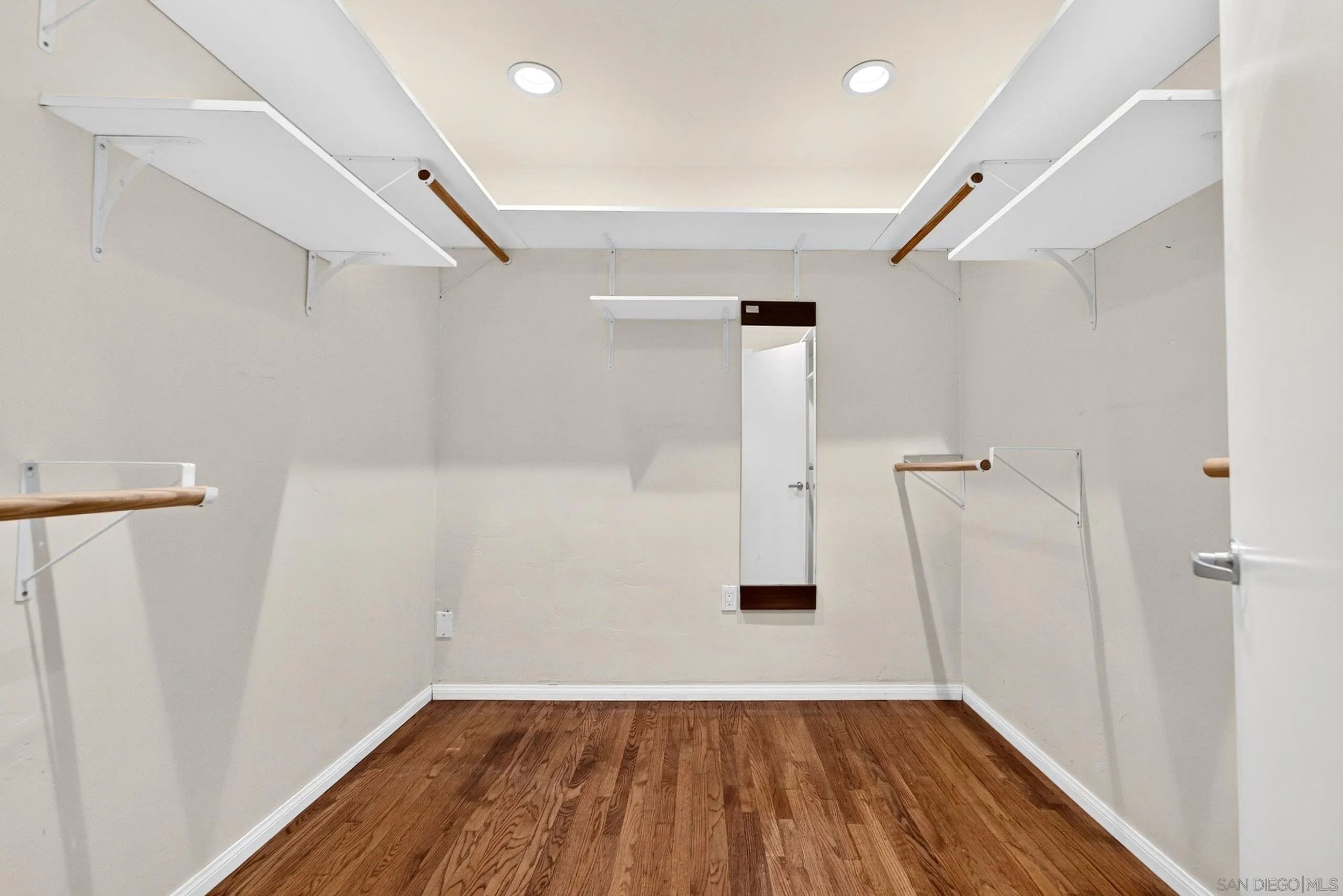 https://cdn.realtyfeed.com/cdn/127/260022049/e15bf15270689af01ff857c1666efa54.webp