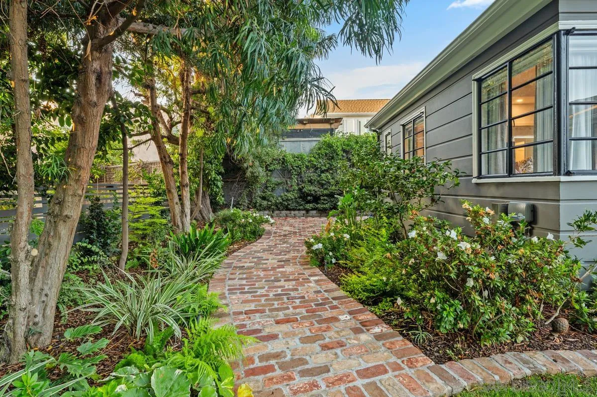 https://cdn.realtyfeed.com/cdn/127/260022069/a8151e2769c69392770ce02c111d8a12.webp