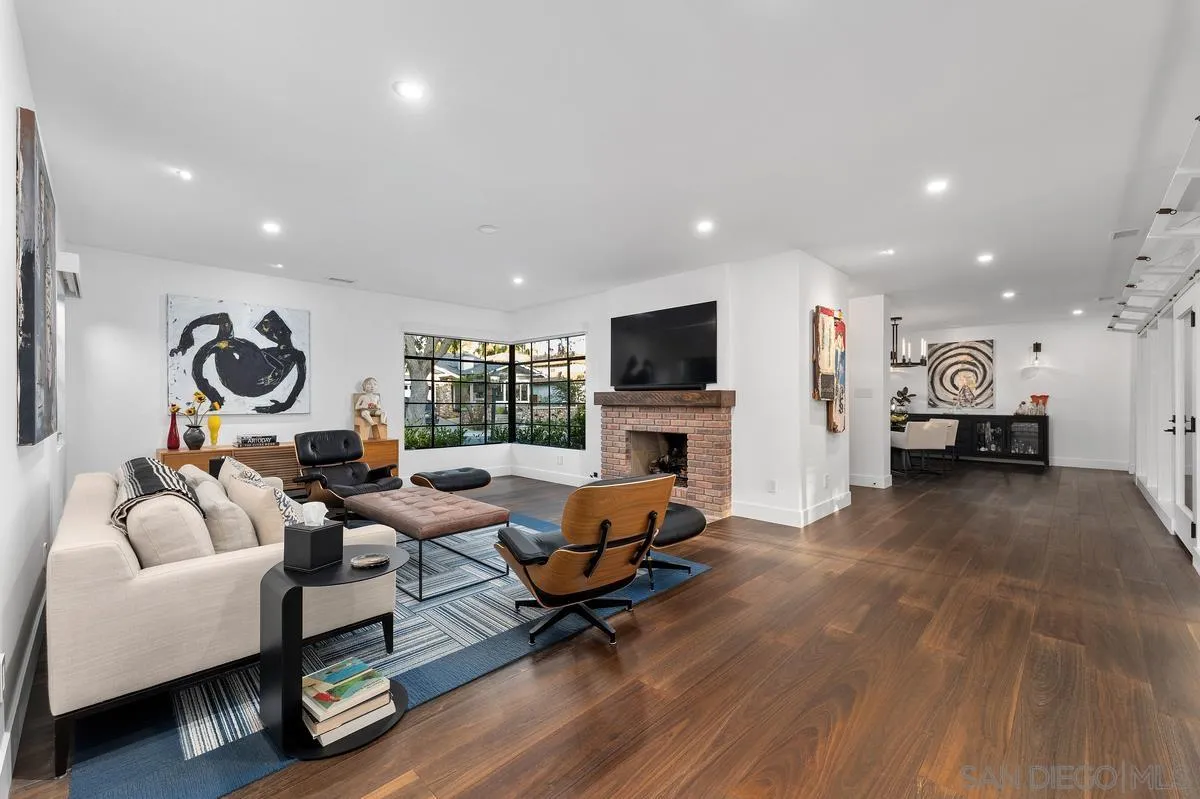 https://cdn.realtyfeed.com/cdn/127/260022069/ca8b92db1817beb91aab3dbbf3446b42.webp