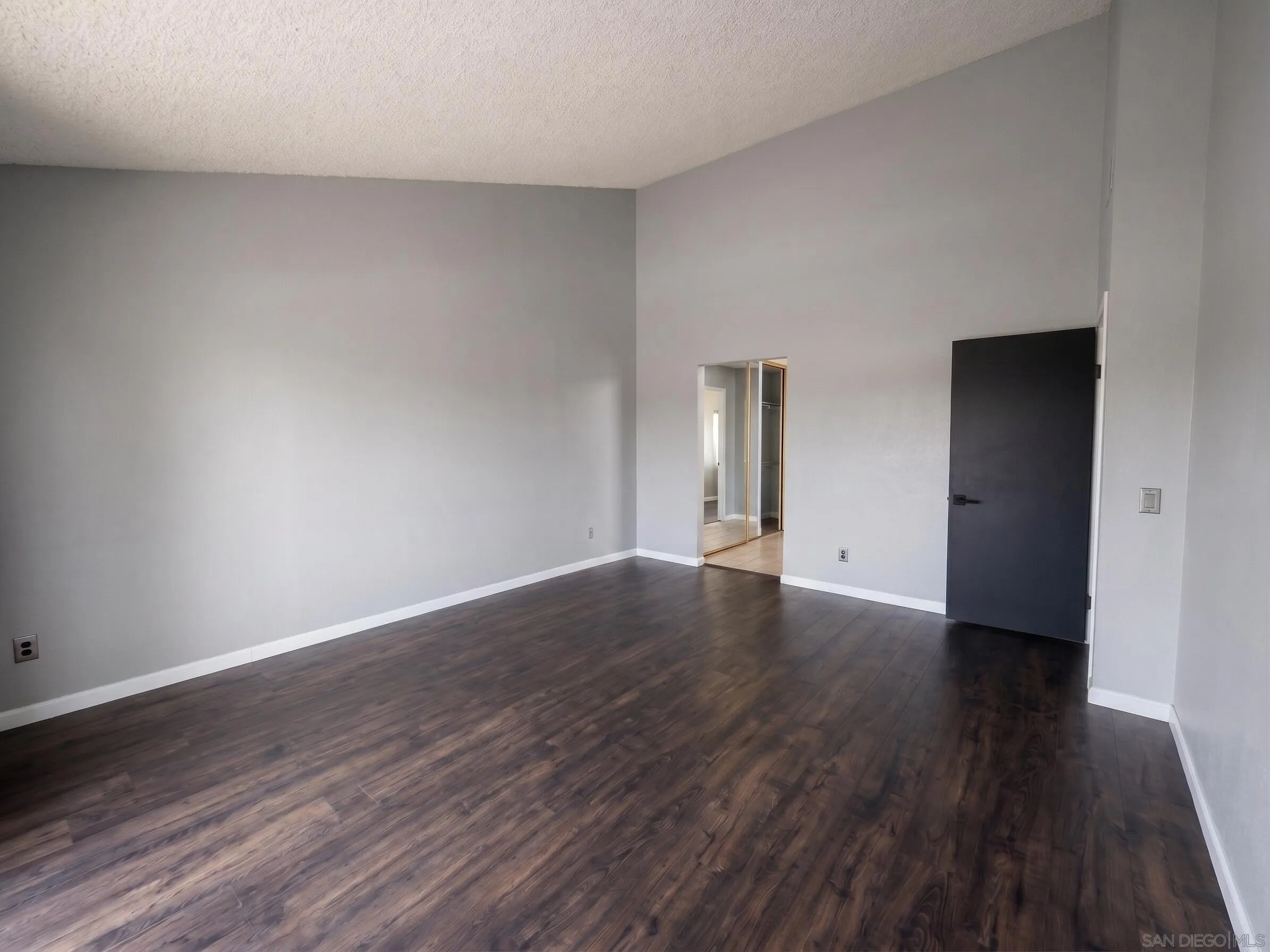 https://cdn.realtyfeed.com/cdn/127/260022074/4c8fc4582a088ee440496001ca104d1a.webp